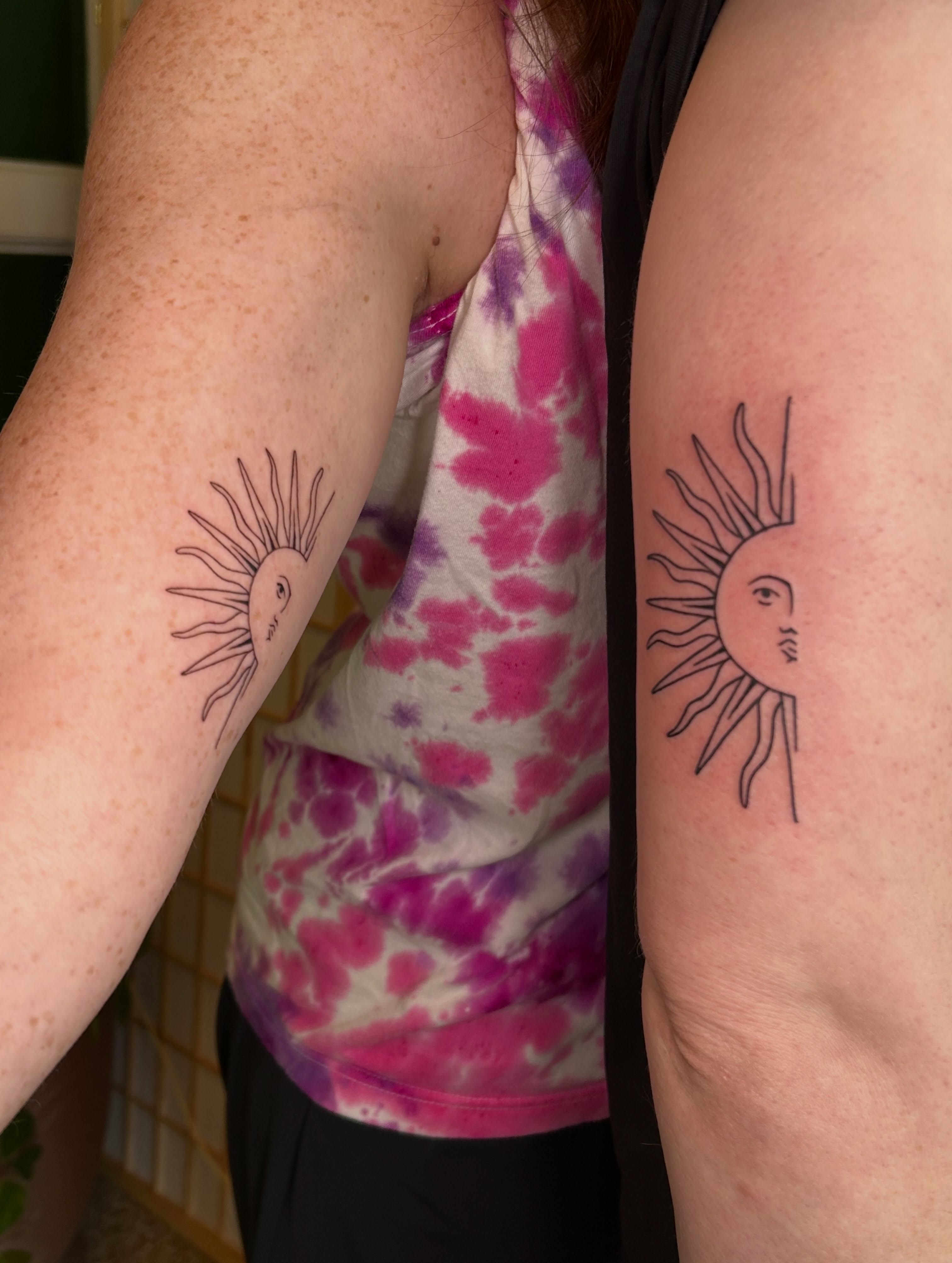 Tattoo by @sofiasparklez โ minimalist