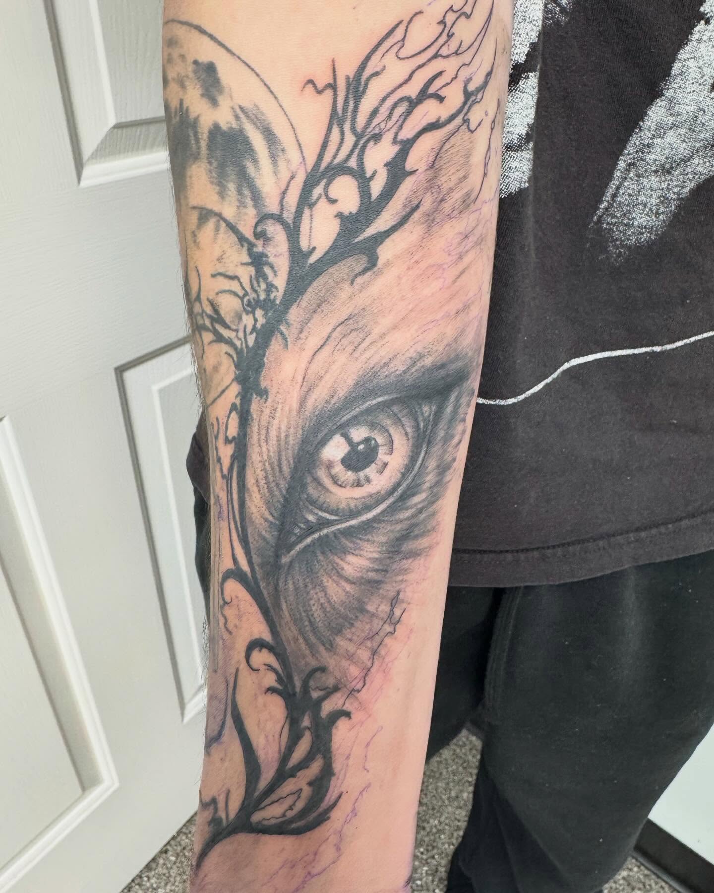 Eye with branches realism tattoo on the forearm by Brazun Locker Poloschan