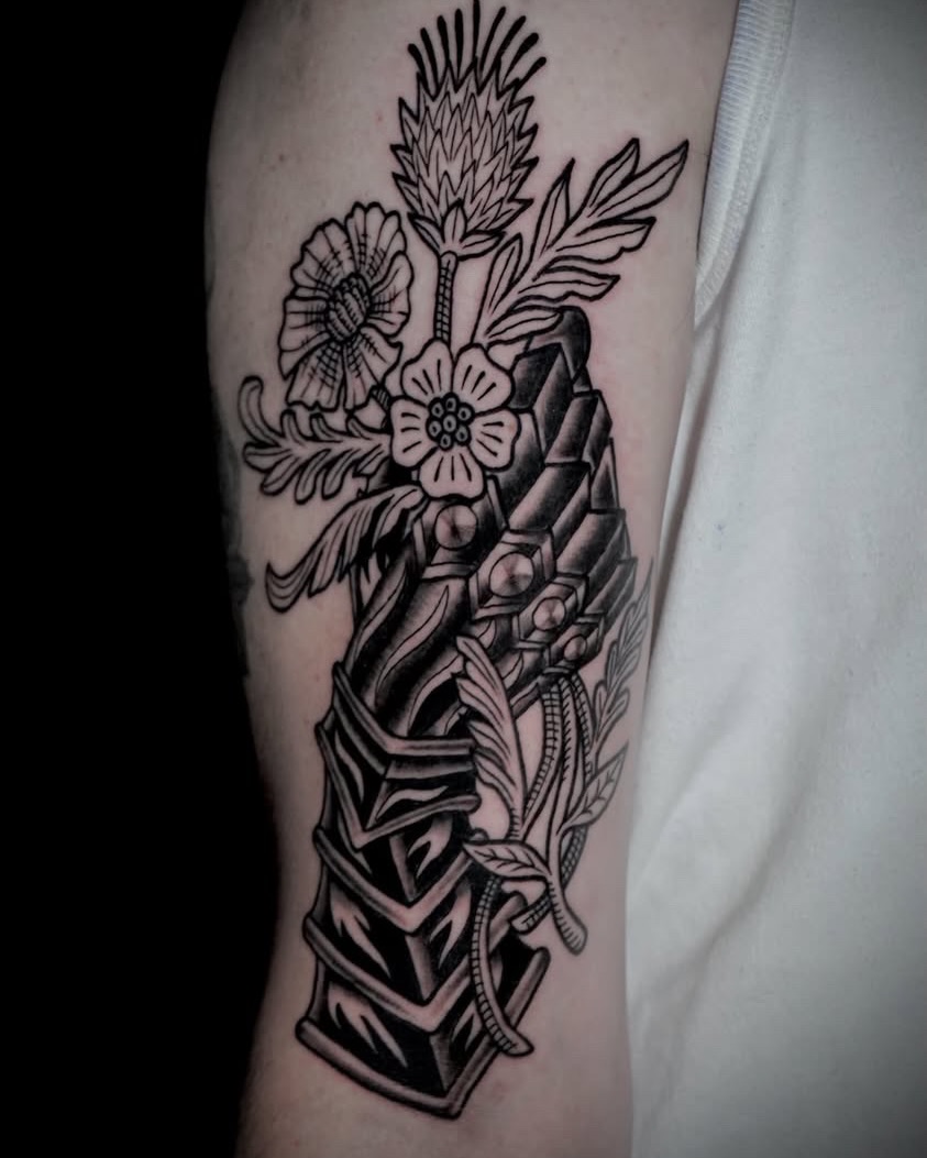 Tattoo by @medusaslaysss — black_and_grey