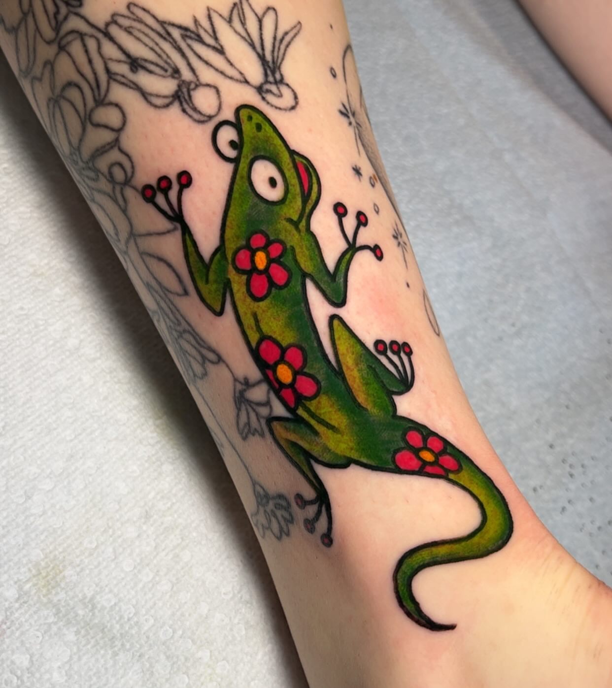 Gecko with flowers new school tattoo on the forearm by Mat Helton, Fairborn, Ohio