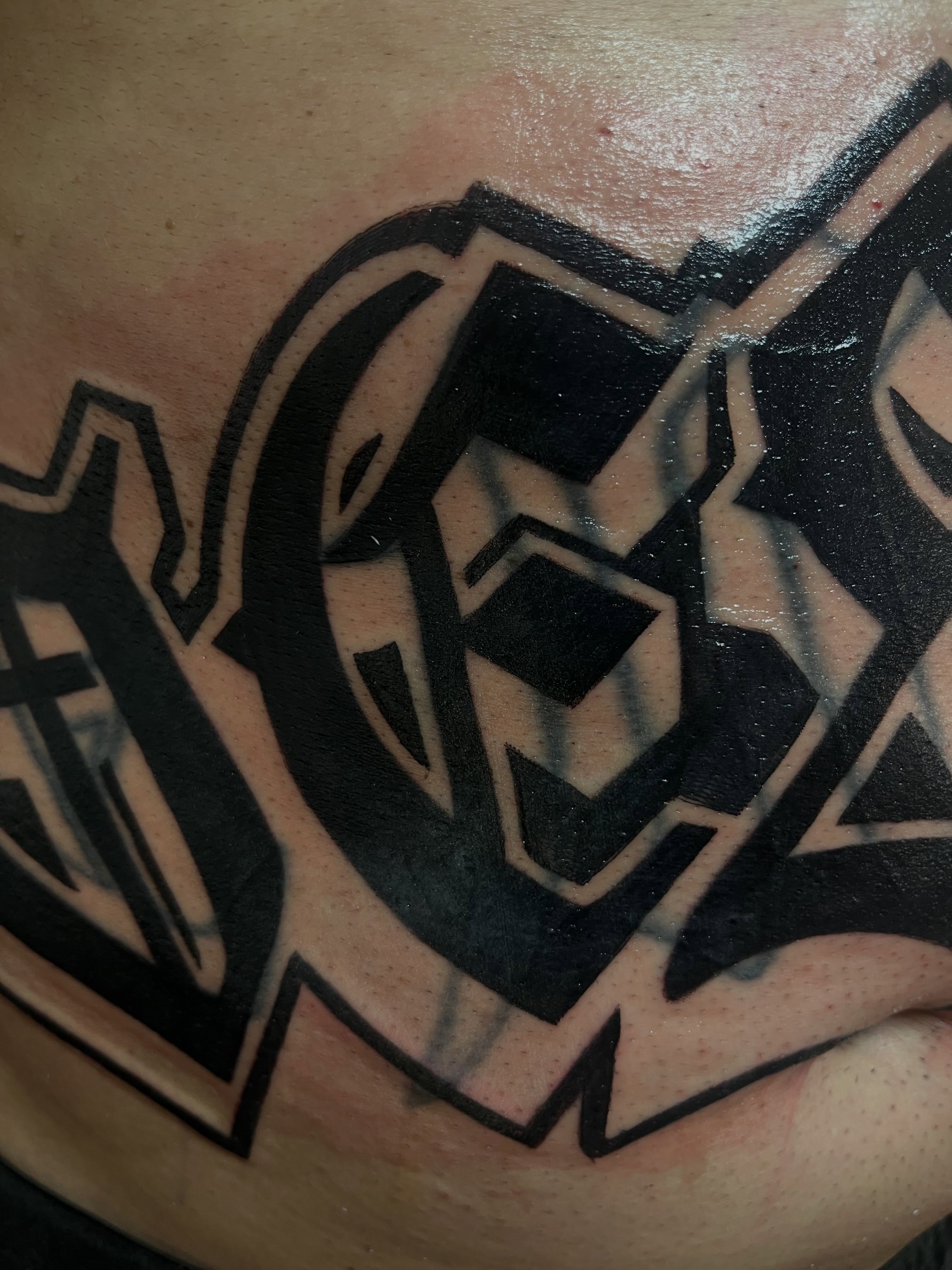 Tattoo by @kwetextatuajes — geometric