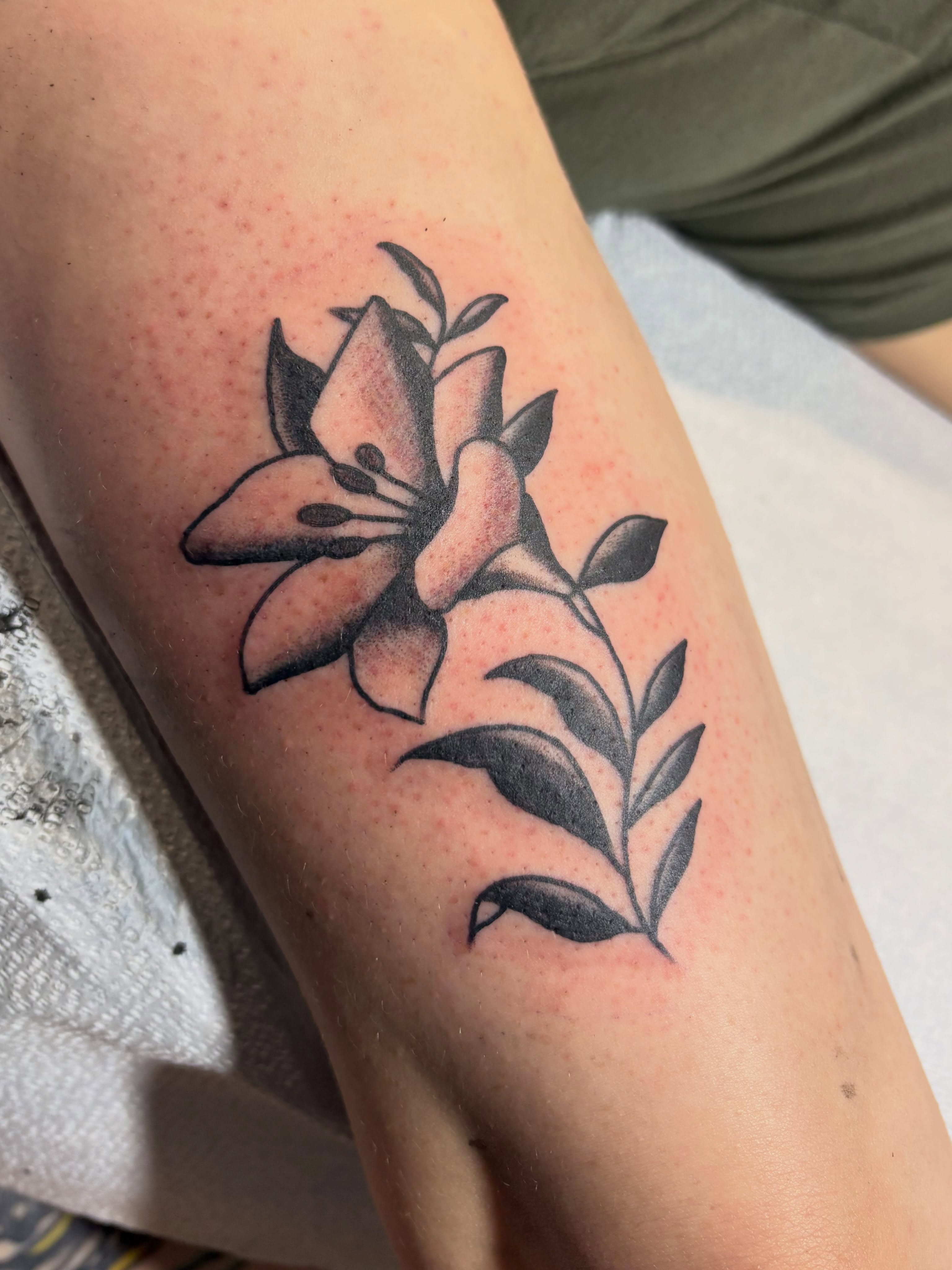 Tattoo by @homesicktat2 — black_and_grey