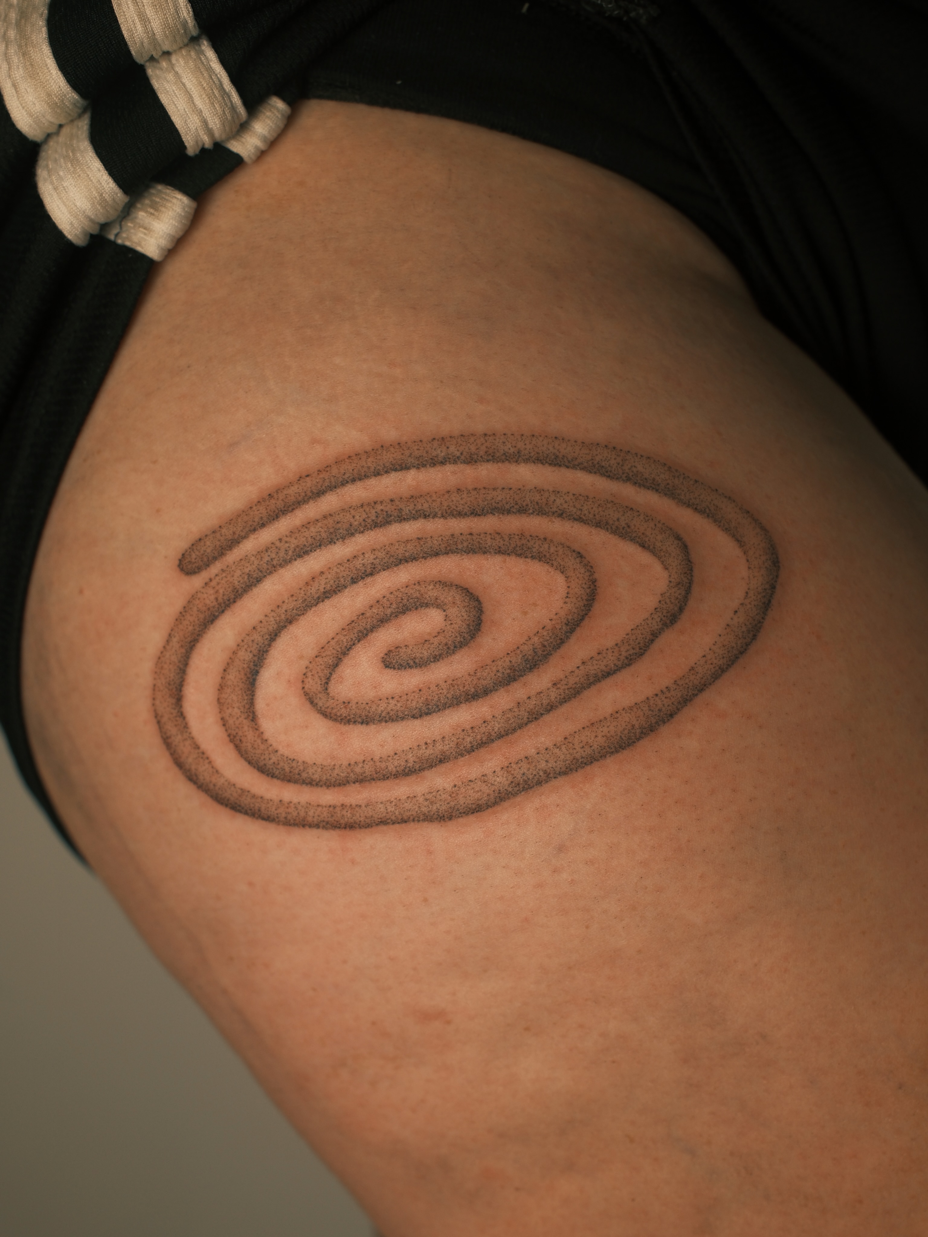Tattoo by @earthyliltats โ dotwork