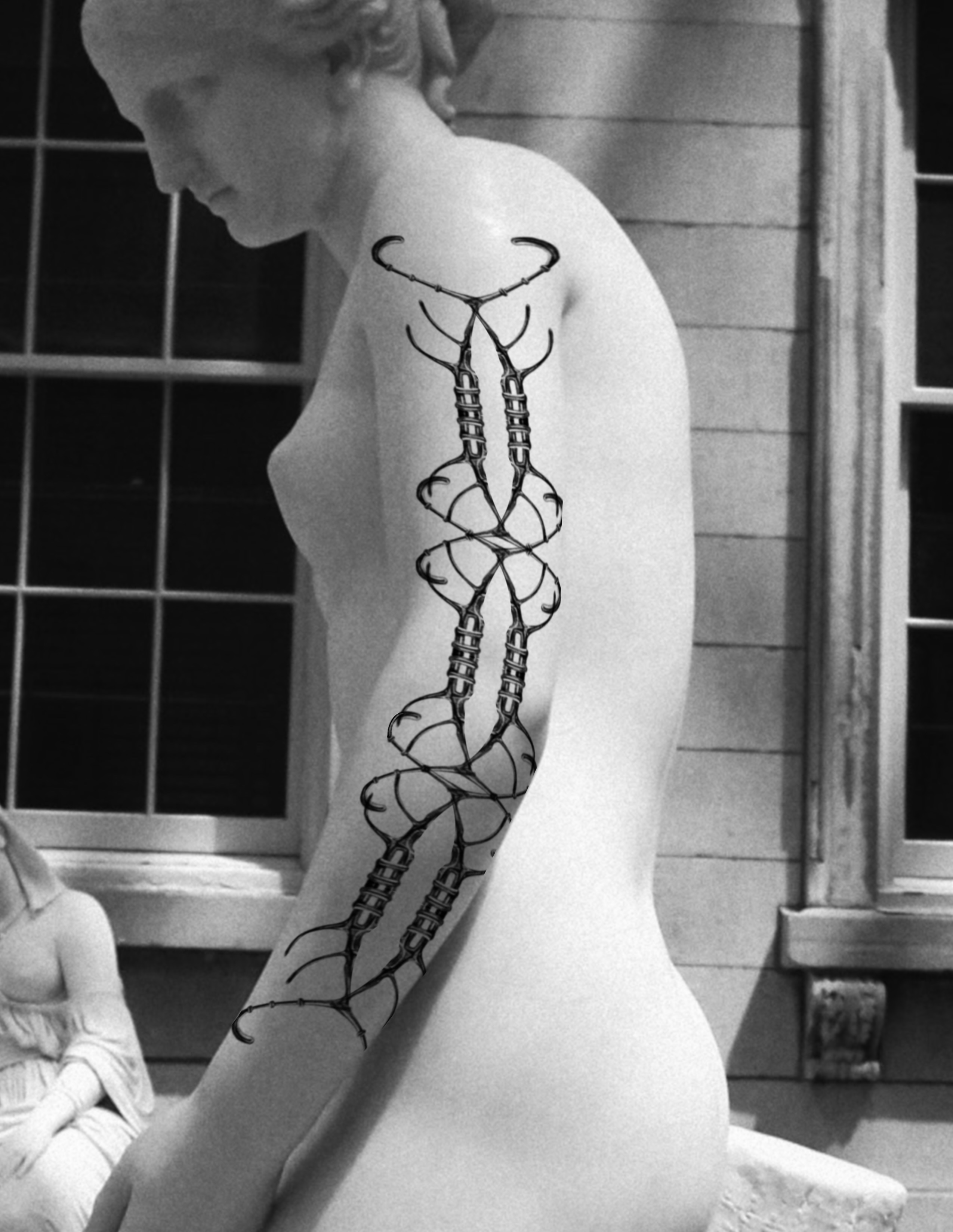 Barbed wire black and grey tattoo on the upper arm by Lauren ๐