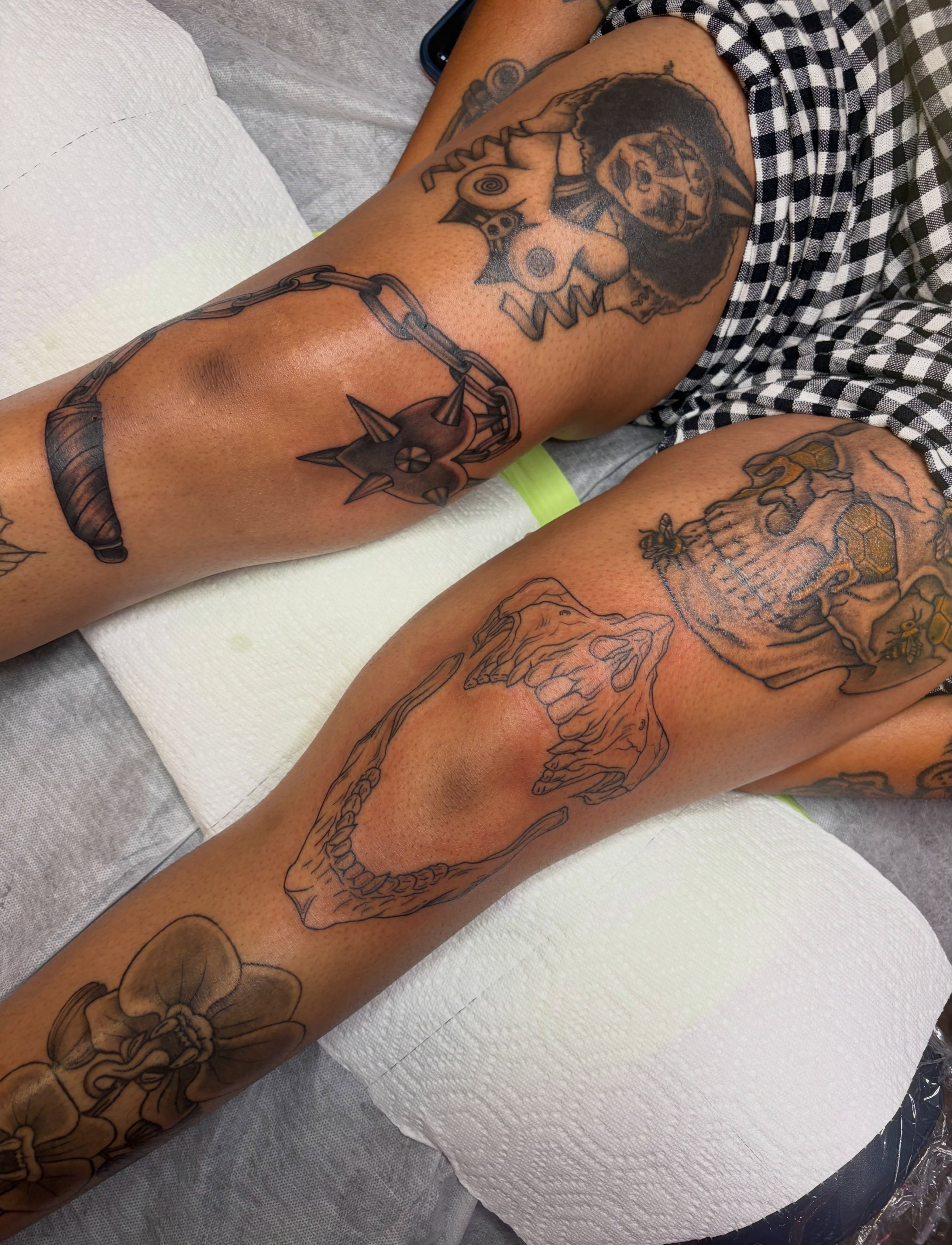 Skull and chains black and grey tattoo on the leg by Mary Hannah Sosdian