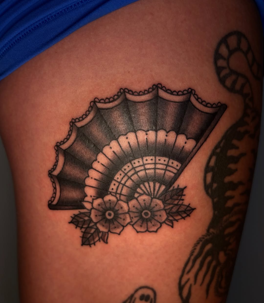 Fan and flowers black and grey tattoo on the thigh by Tash ๐โ๐ฉ