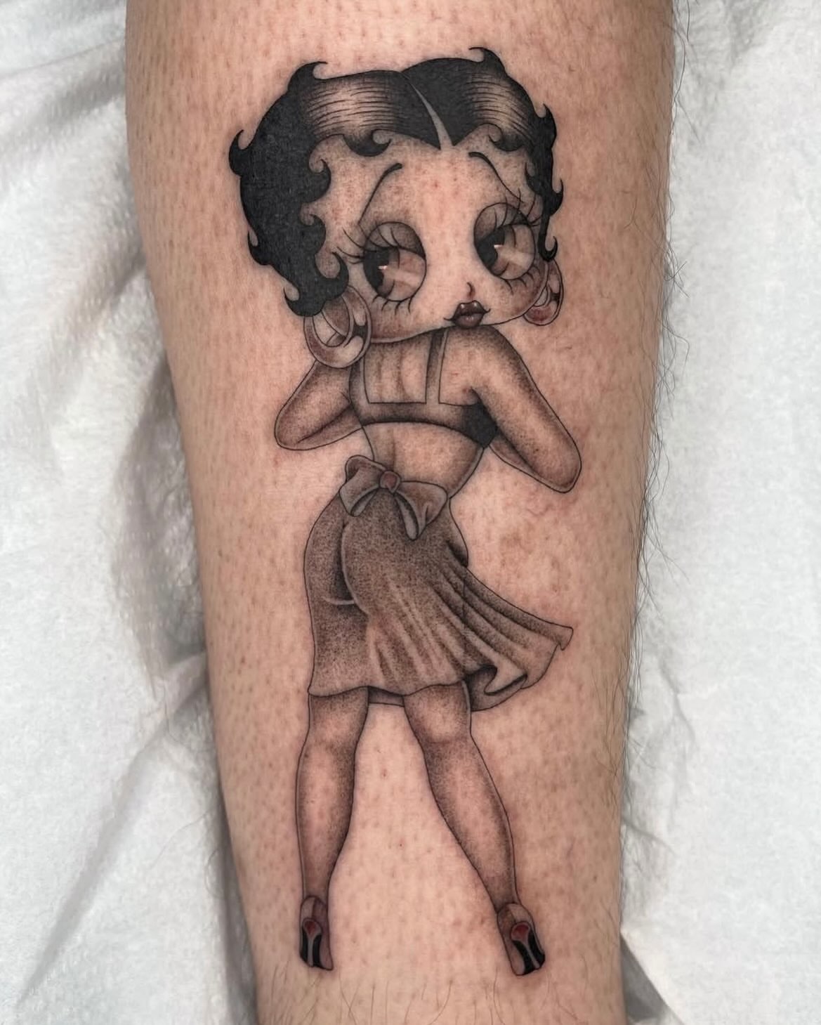 Tattoo by @tiyannagarlic — black_and_grey
