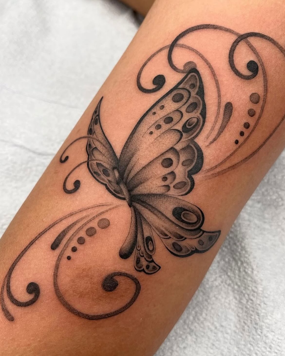 Tattoo by @tiyannagarlic — black_and_grey