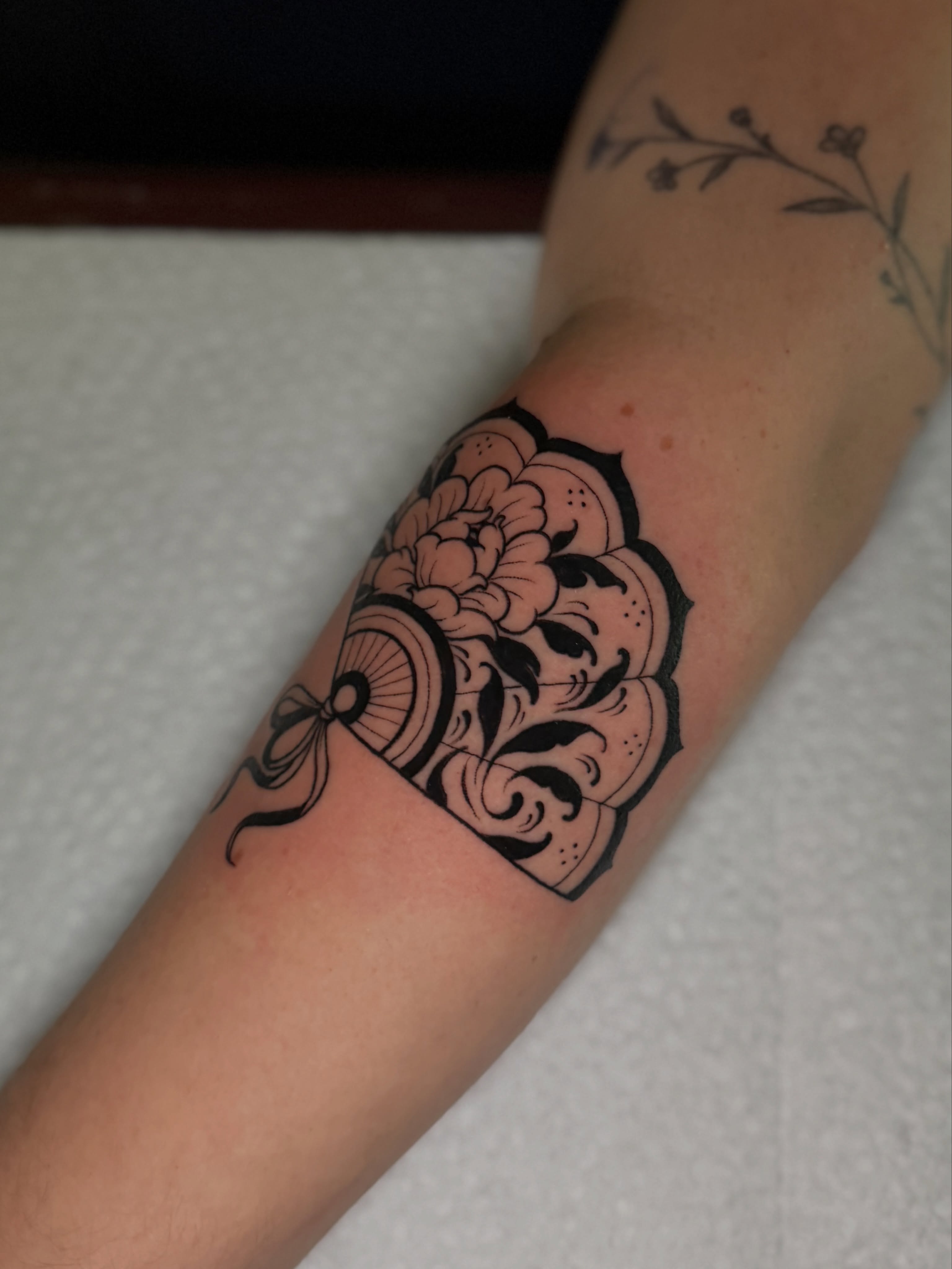 Floral mandala black and grey tattoo on the forearm by Chiah