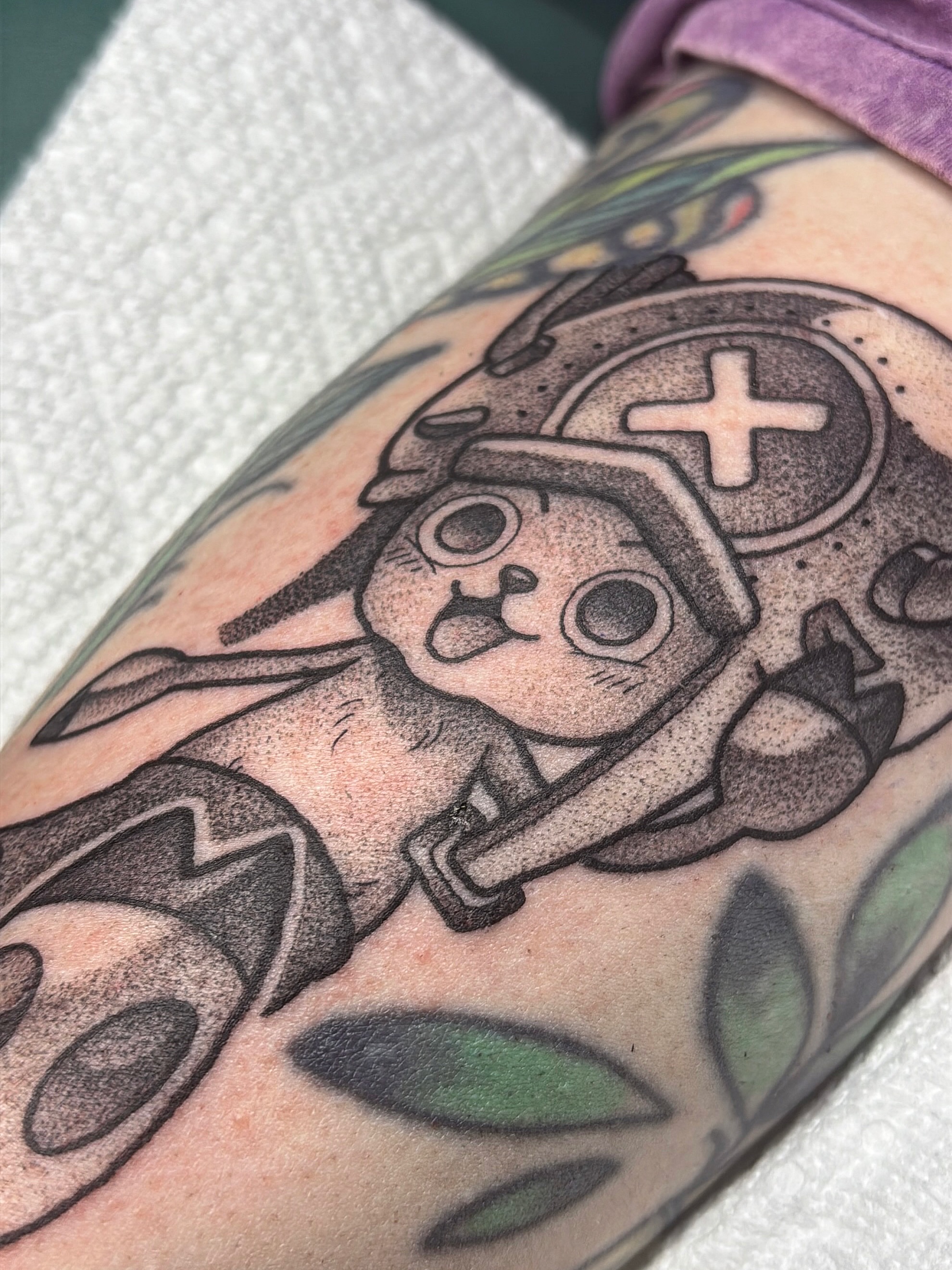 Tattoo by @hhaylayy — black_and_grey
