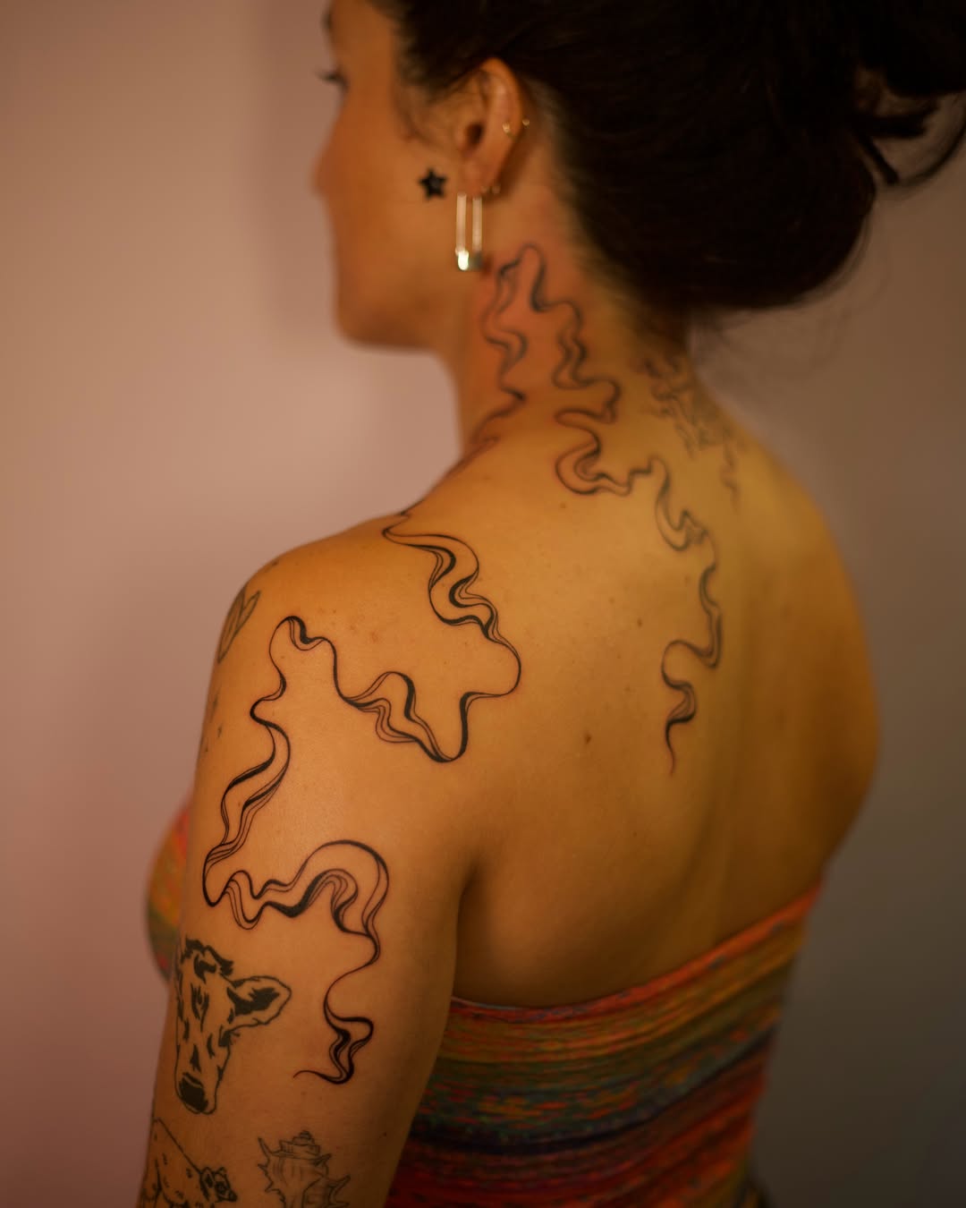 Abstract waves fine line tattoo on the shoulder by Jess