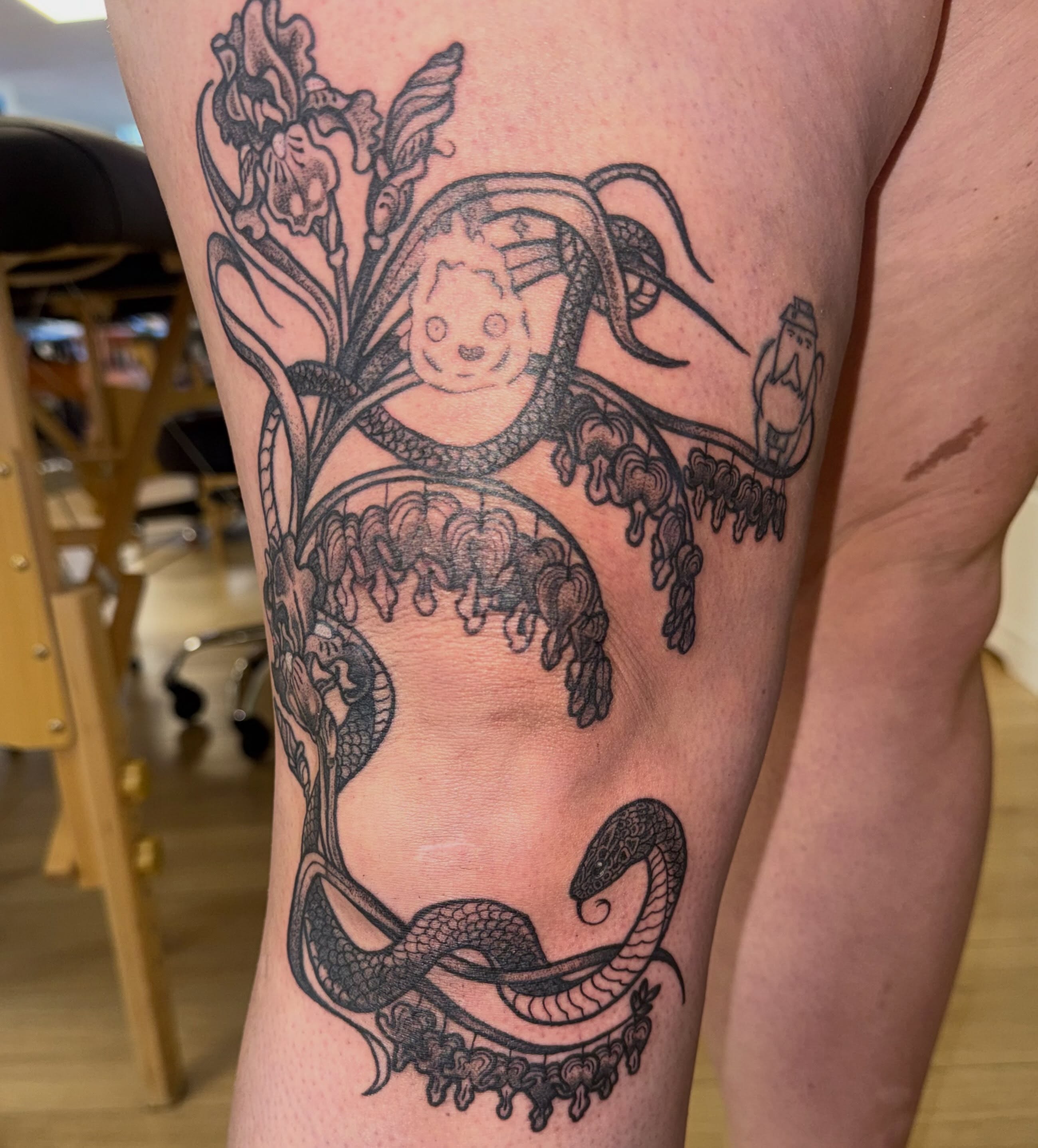Snake and peony ornamental tattoo on the thigh by Laurito
