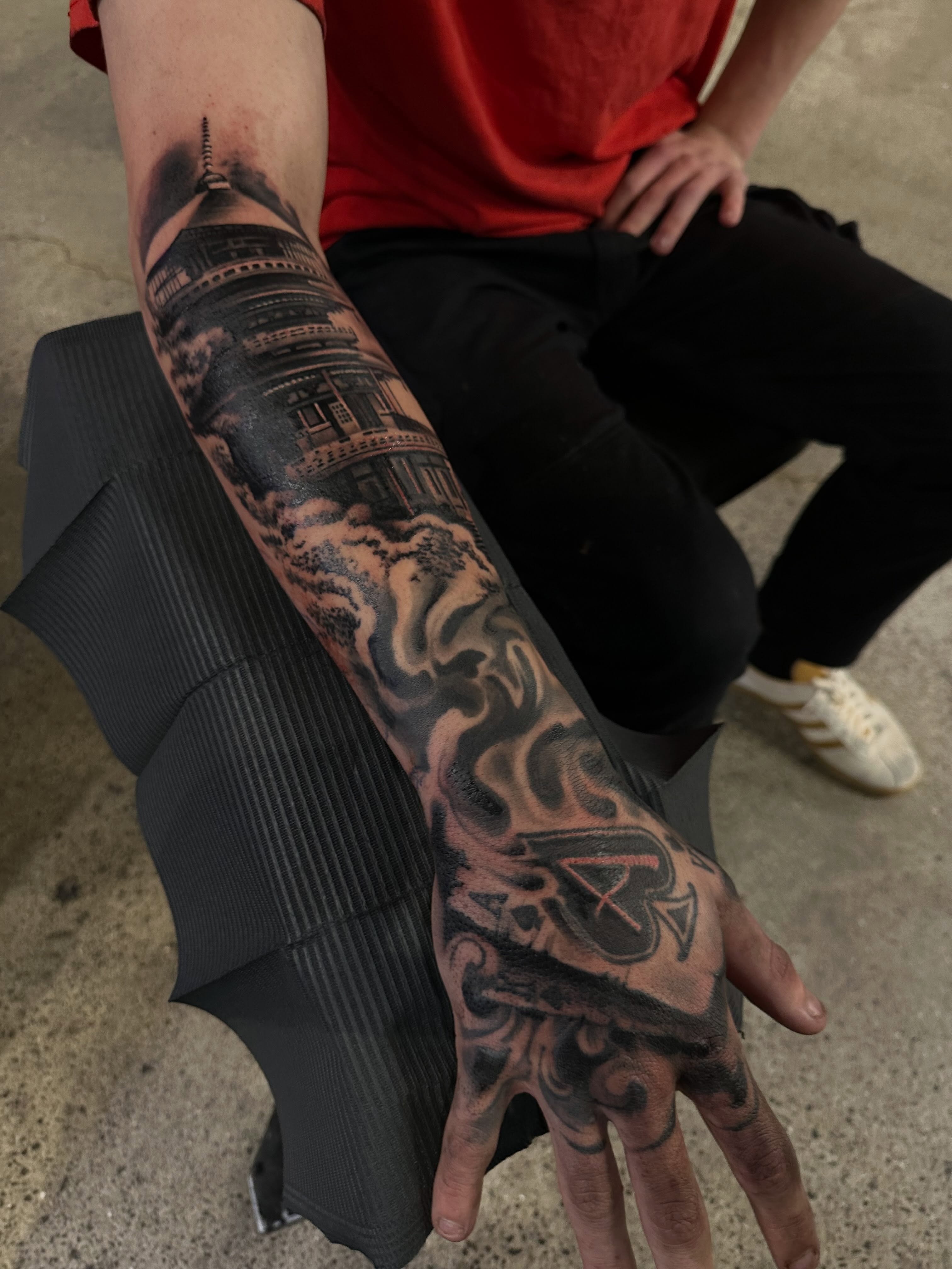 Tower and waves realism tattoo on the forearm by Italo Holie