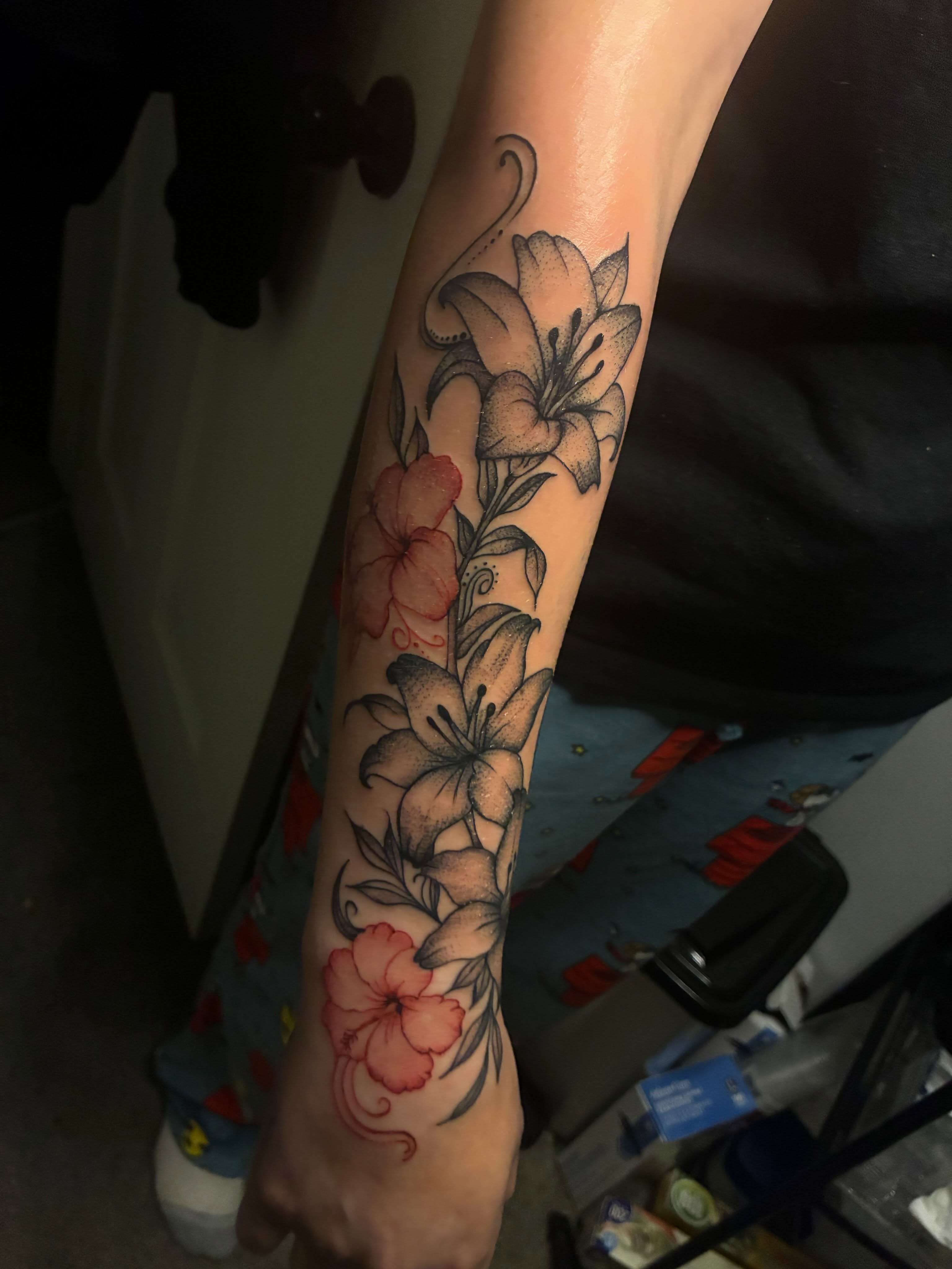 Lilies and hibiscus black and grey tattoo on the forearm by ɪɪɴᴋᴇᴅʙʏʀᴇɴɴ🐉