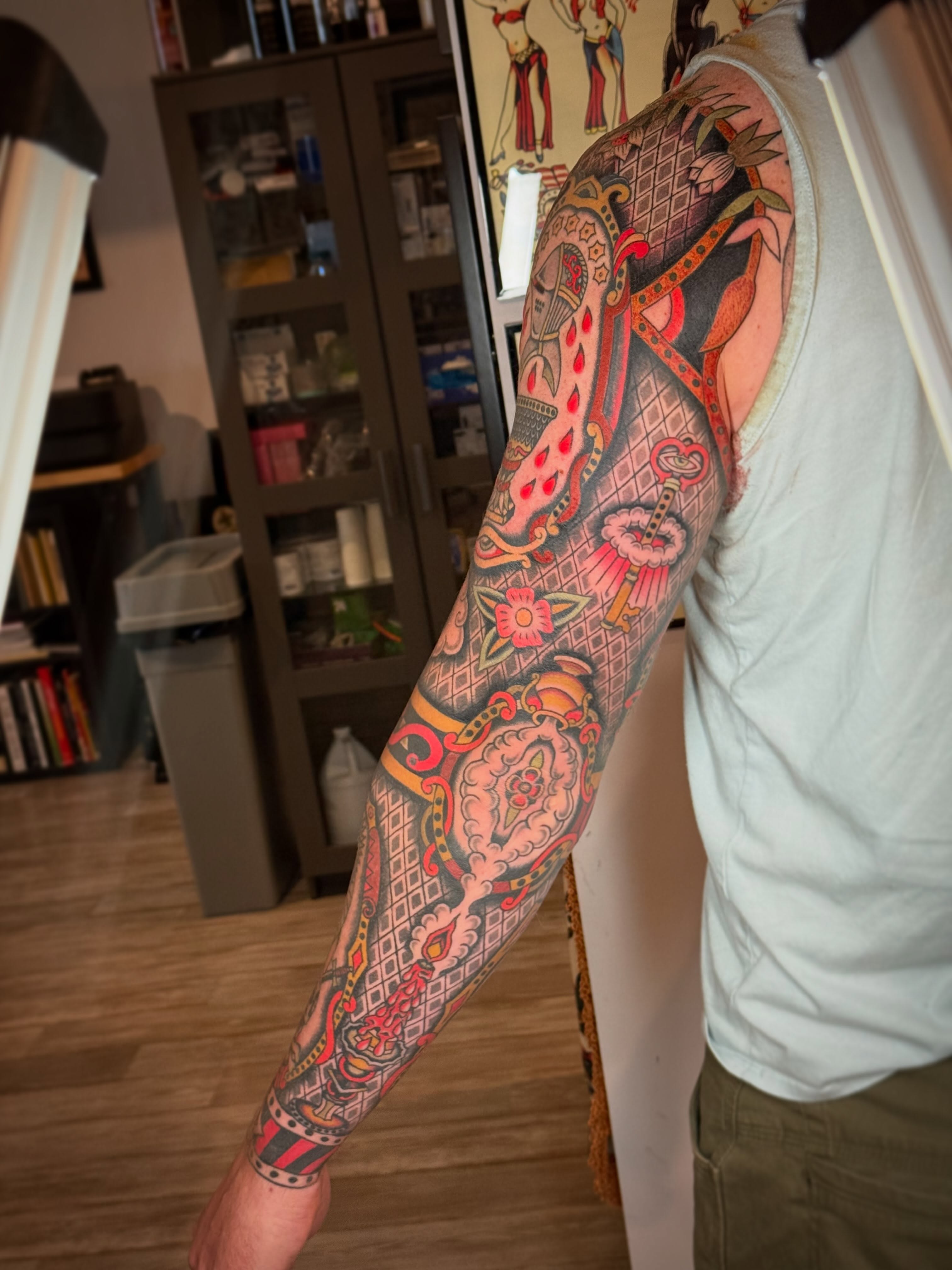 Geometric pattern American traditional tattoo on the upper arm by Collin Rigsby, Minneapolis, Minnesota