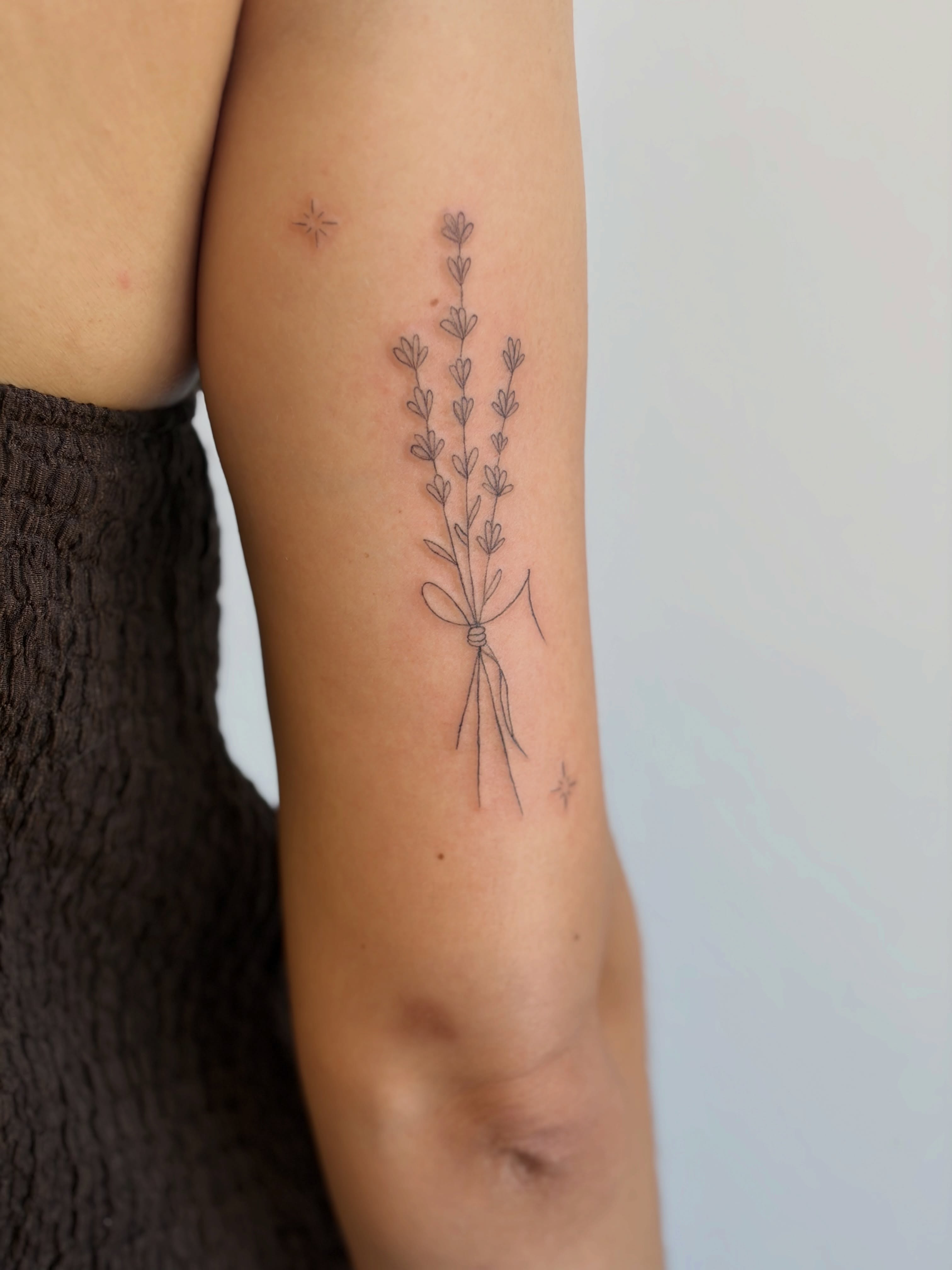 Tattoo by @cam.tats โ fine_line