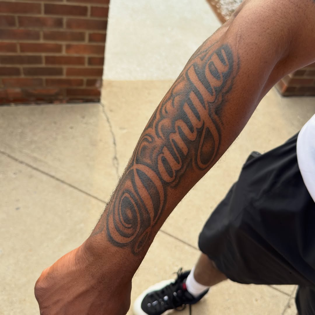 Name lettering script tattoo on the forearm by 𝗞𝗮𝘁 𝗕𝗹𝗮𝗻𝗸𝗲𝗻𝘀𝗵𝗶𝗽