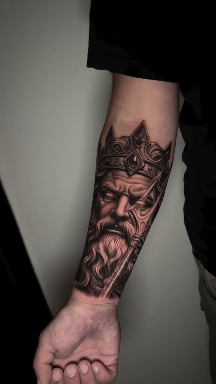 Bearded king's face realism tattoo by Cipri Suciu