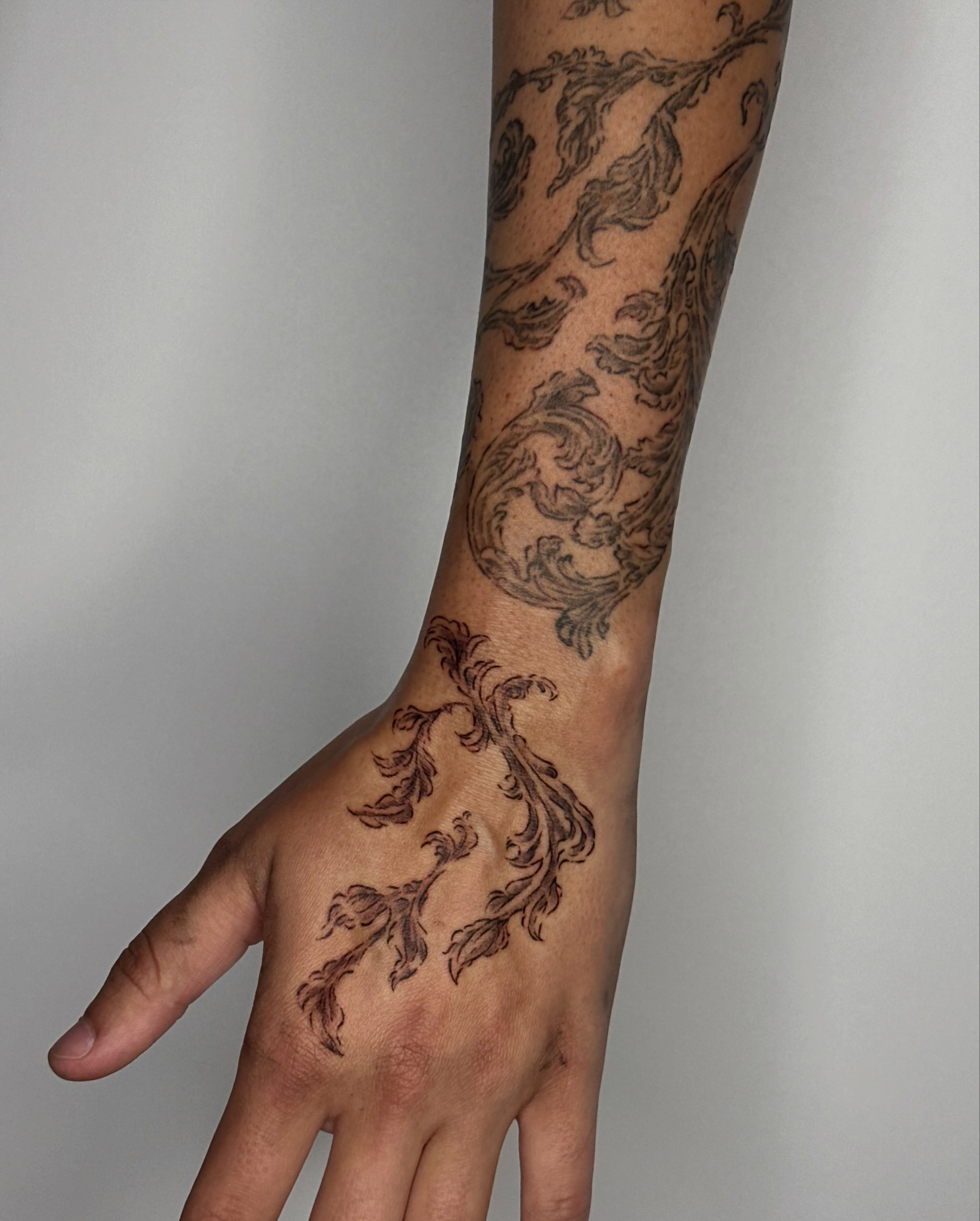 Floral vine black and grey tattoo on the forearm by edie ☆ kansas tattoo artist, Lawrence, Kansas