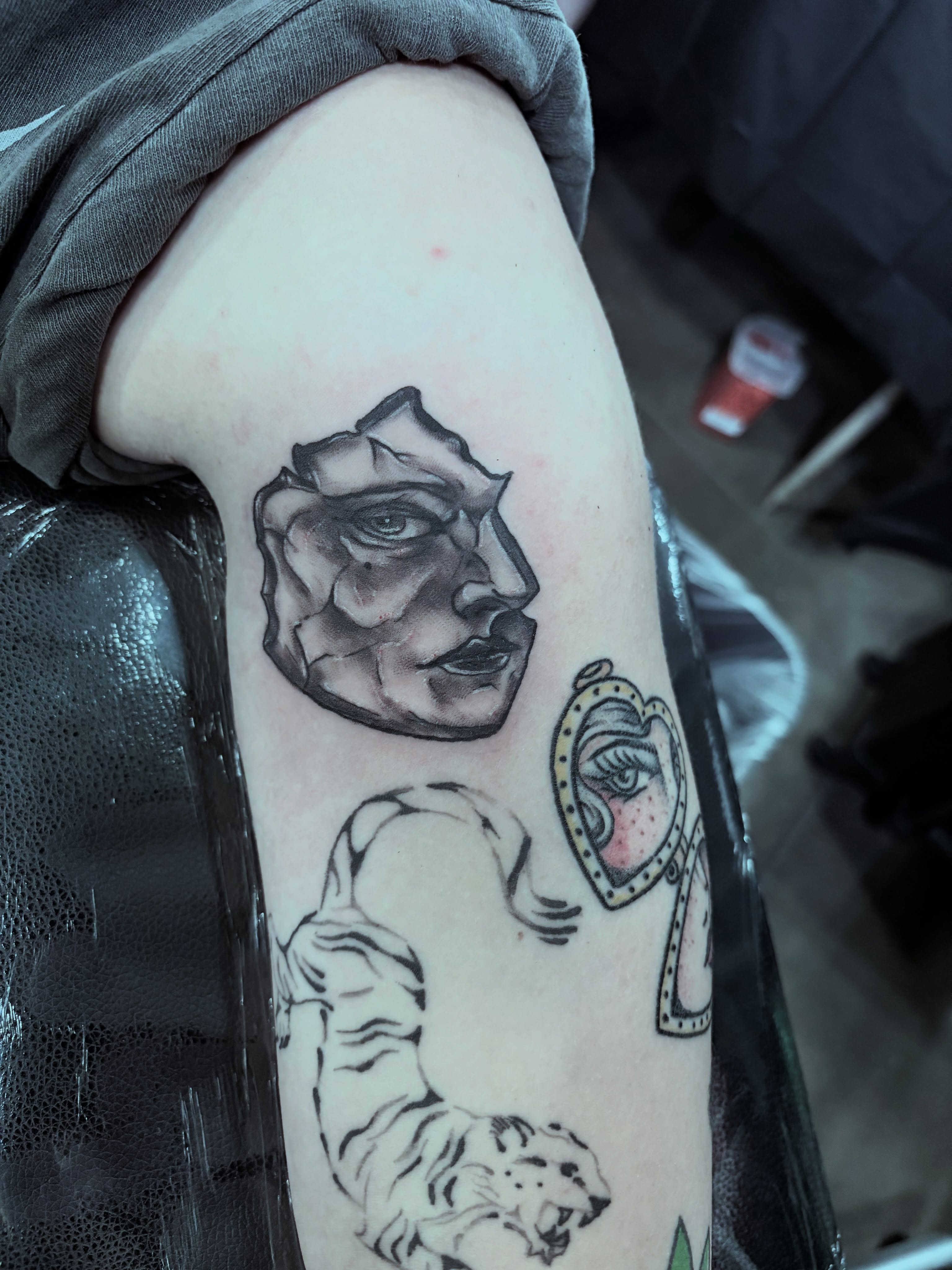 Tattoo by @carlentatooine — geometric, black_and_grey