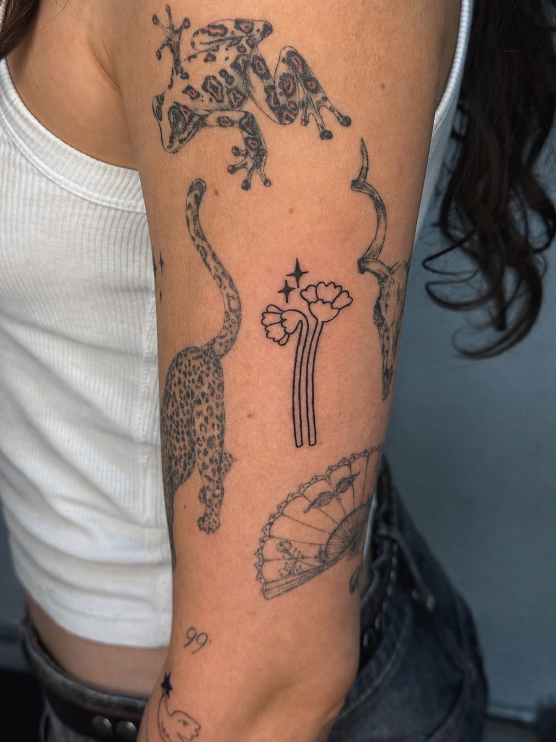 Tattoo by @studioalisi — black_and_grey
