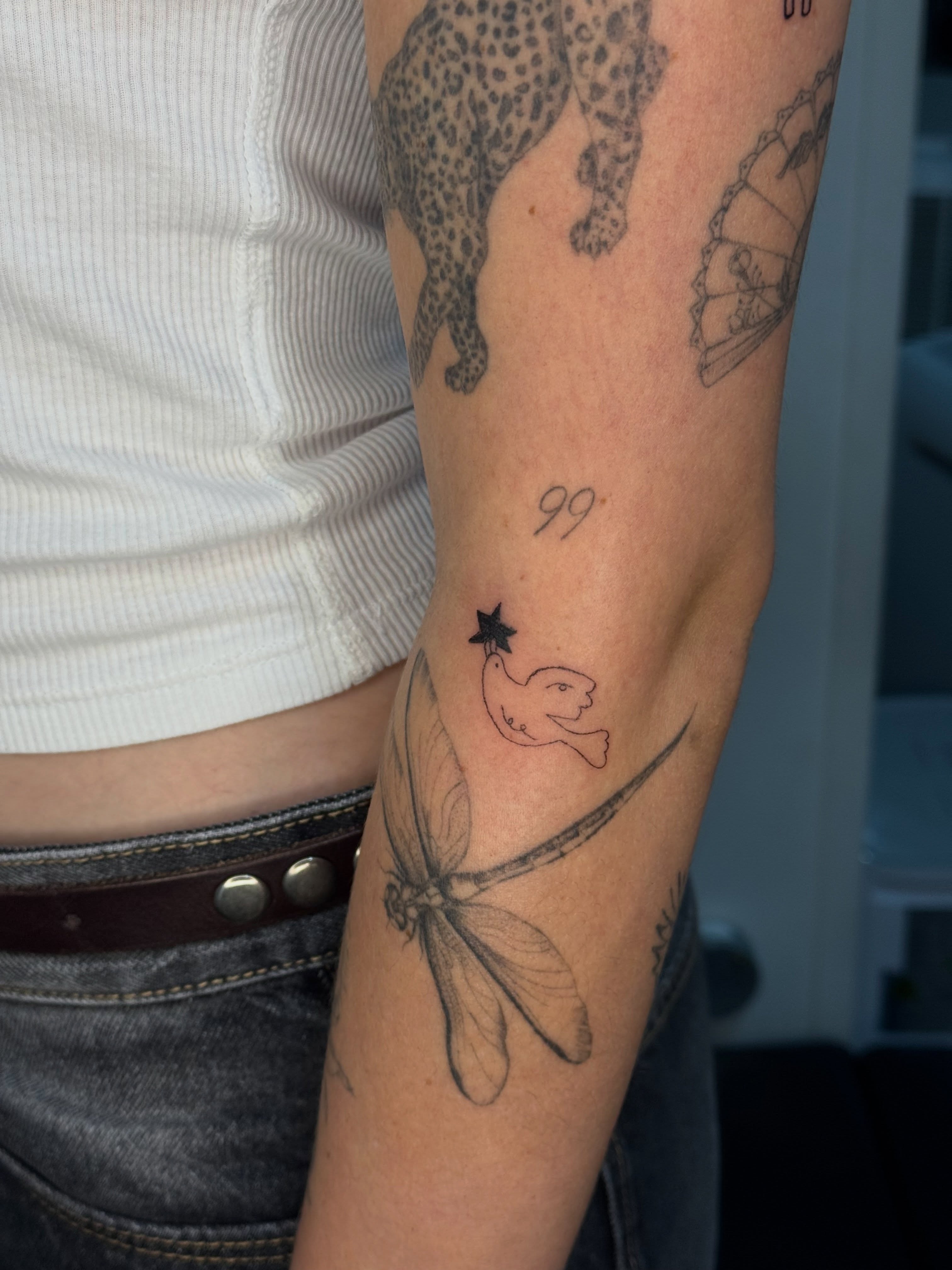 Tattoo by @studioalisi — black_and_grey