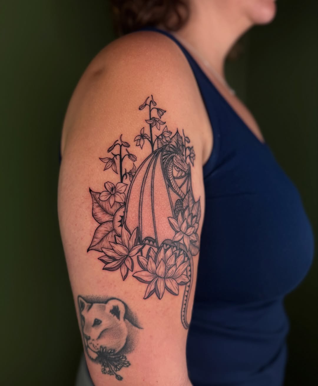 Dragon and flowers realism tattoo on the shoulder by ๐ฅ ๐๐ฅ๐๐ฑ๐ข๐ฌ ๐ฅ
