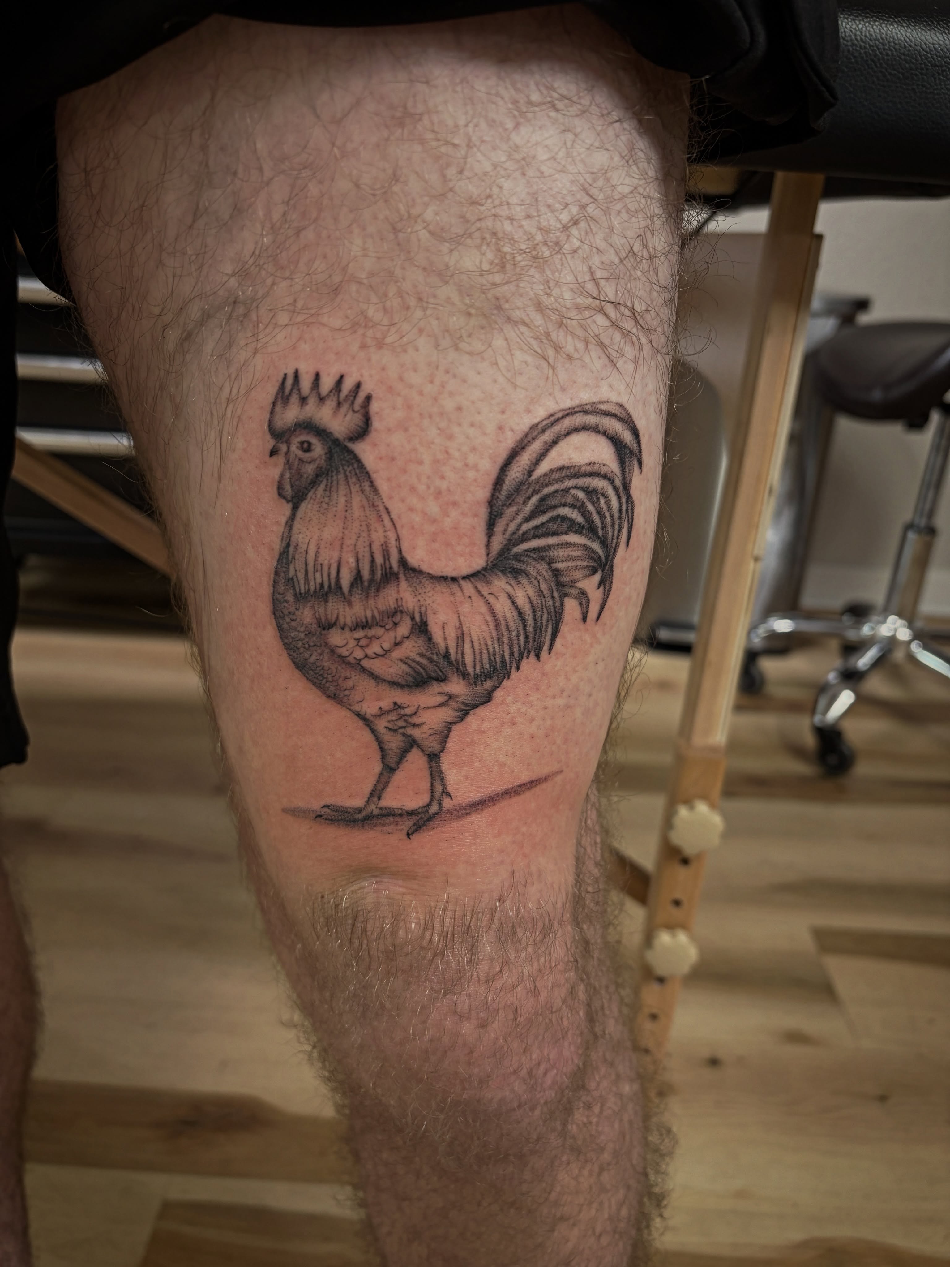 Rooster black and grey tattoo on the thigh by Francesca Siwa