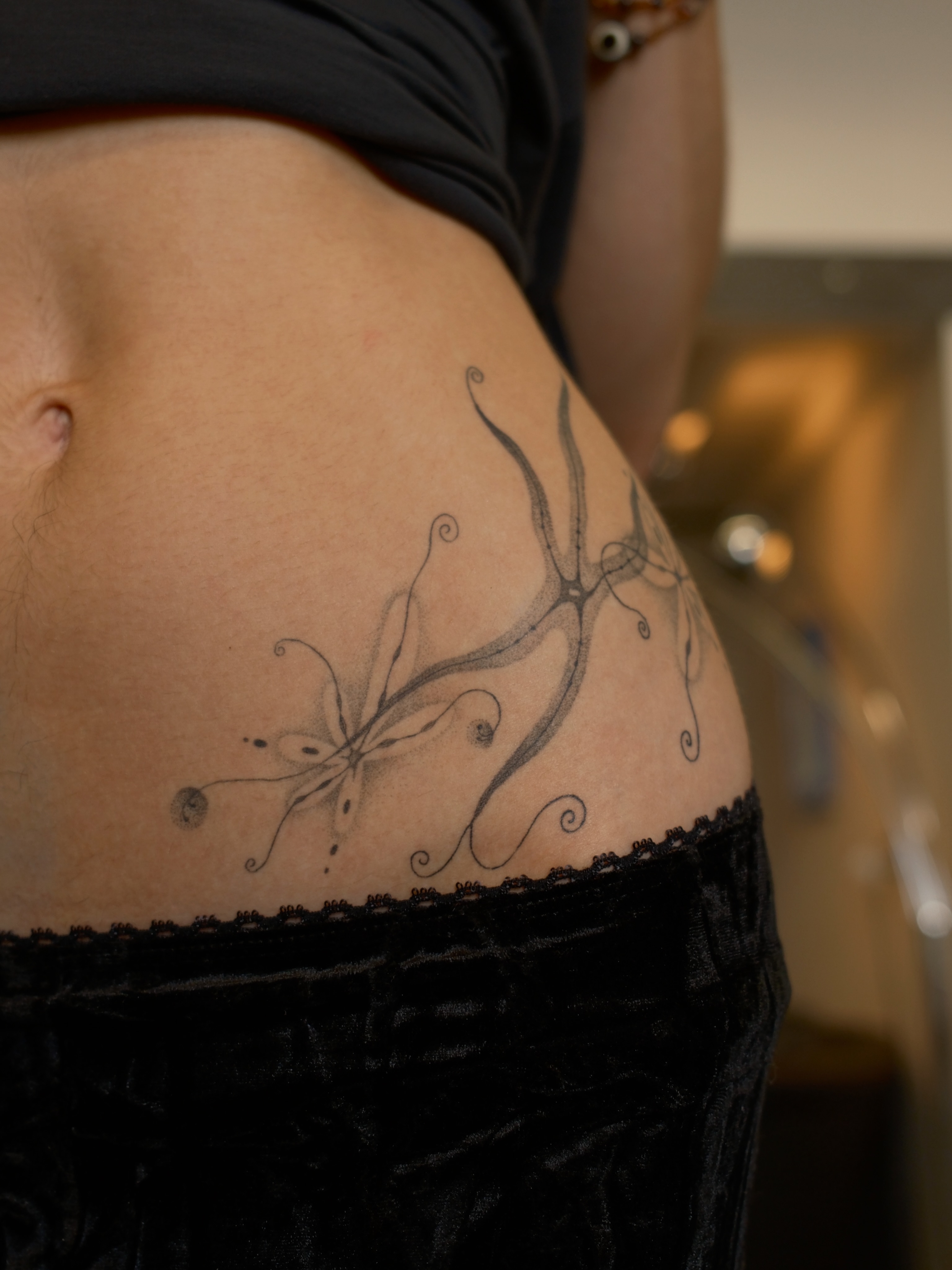 Tattoo by @earthyliltats โ black_and_grey