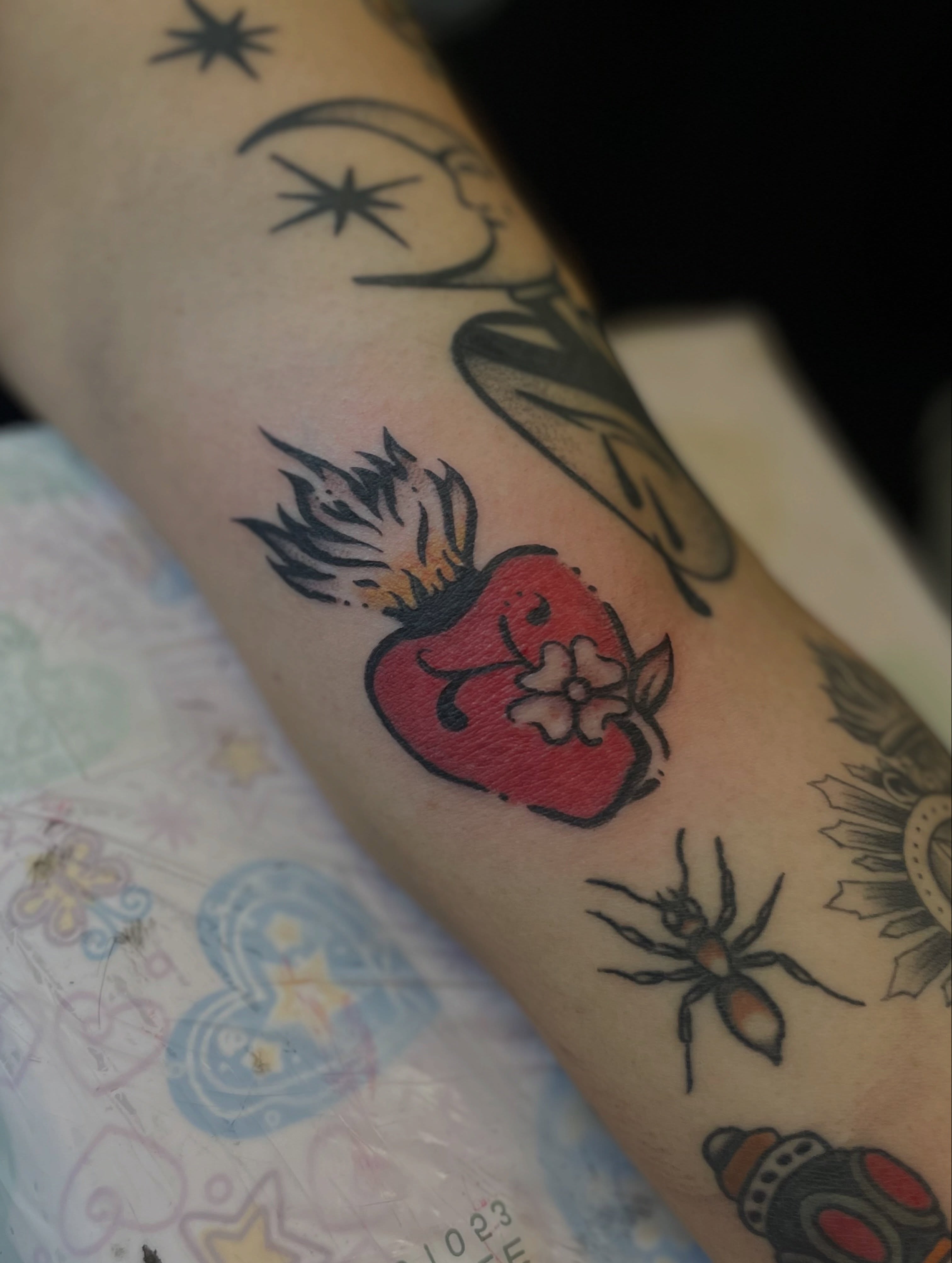 Tattoo by @mayhurtafly — american_traditional