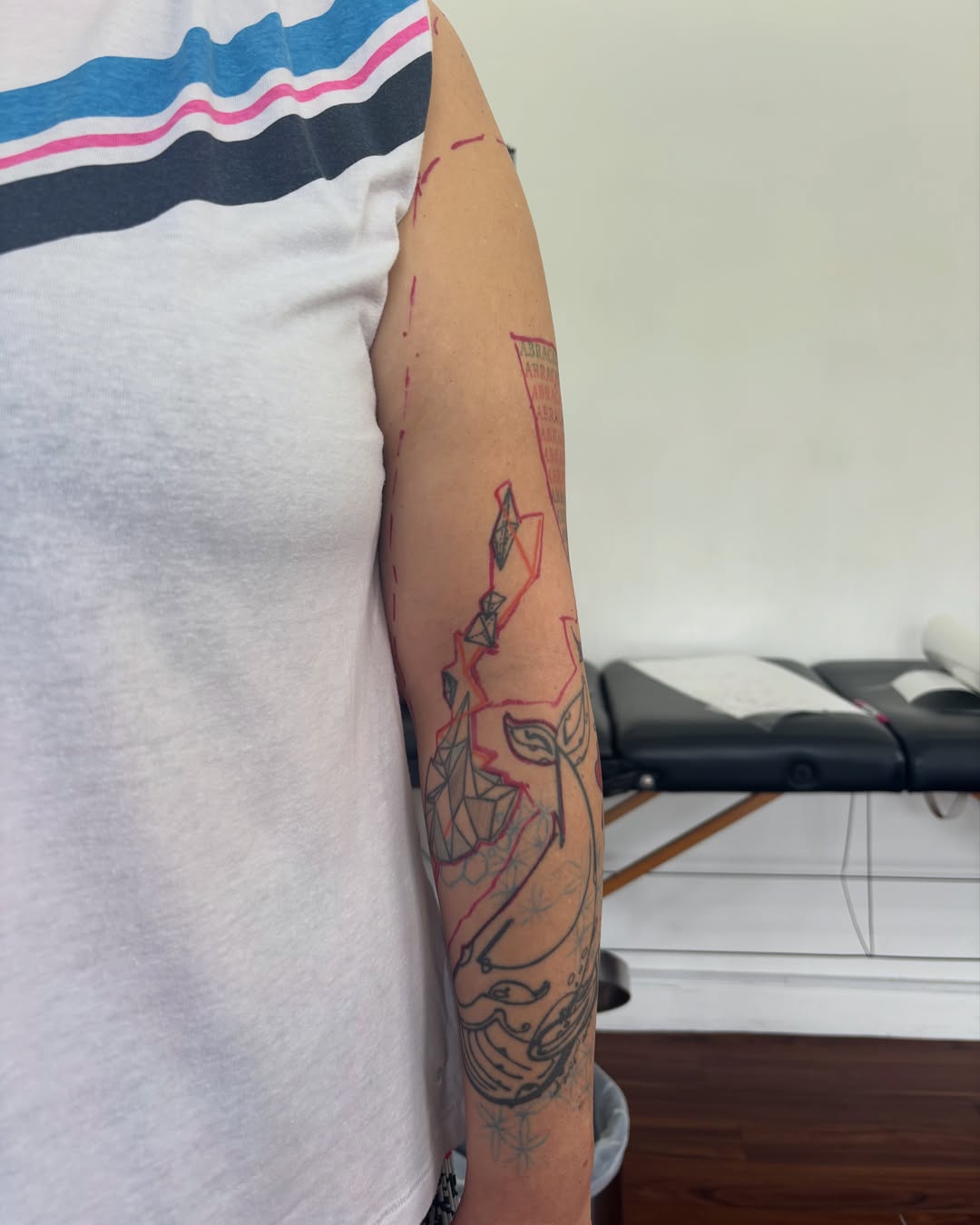 Tattoo by @dayninestattoo — geometric