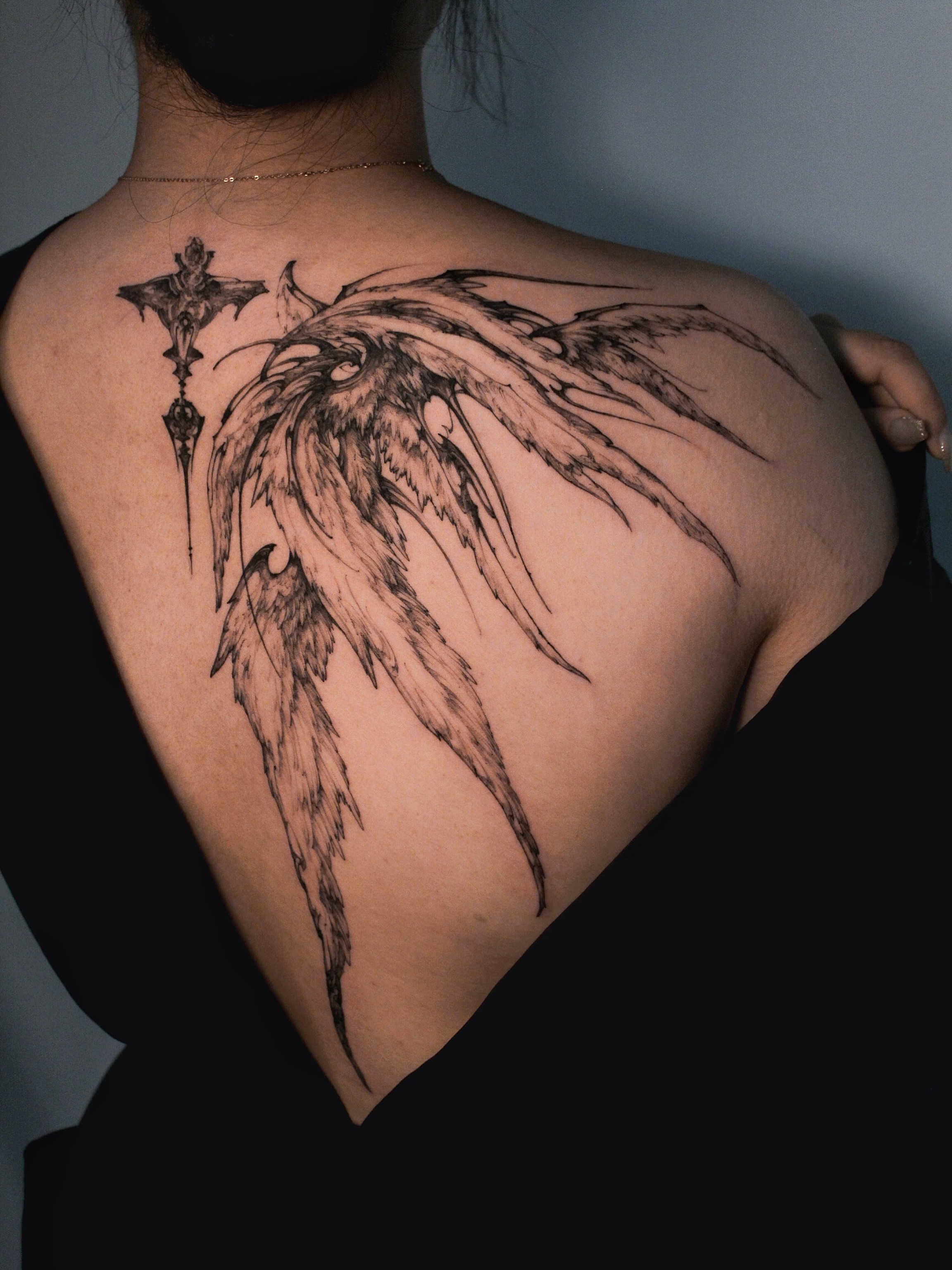 Tattoo by @hynngloomy — black_and_grey