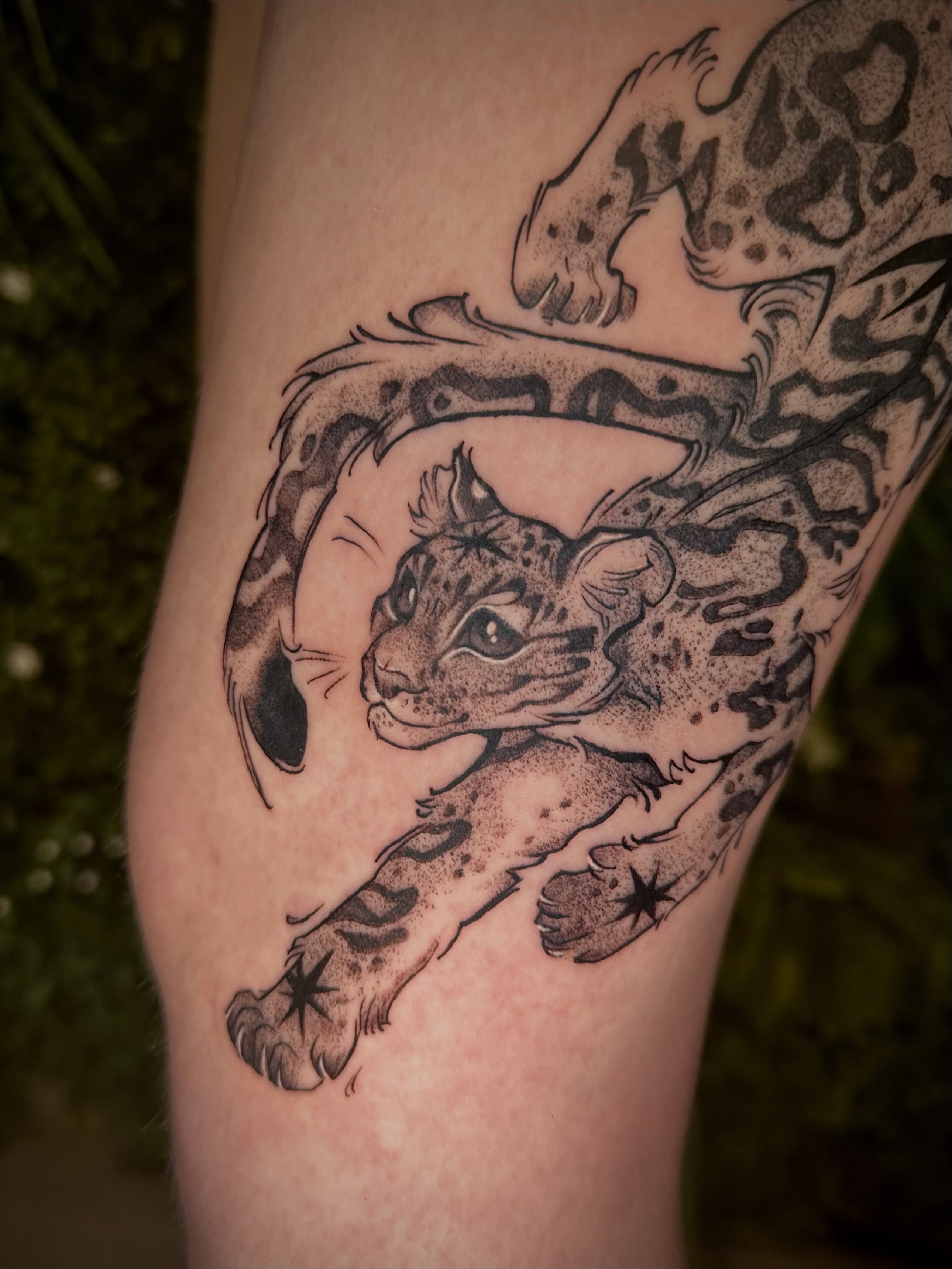 Tattoo by @moggy_tattoo โ dotwork