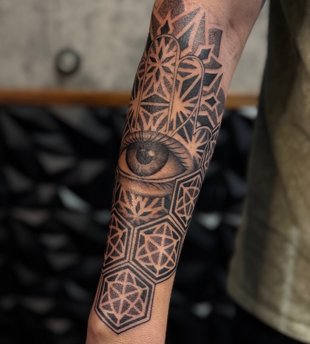 Tattoo by @rikkybobbytattoo — geometric