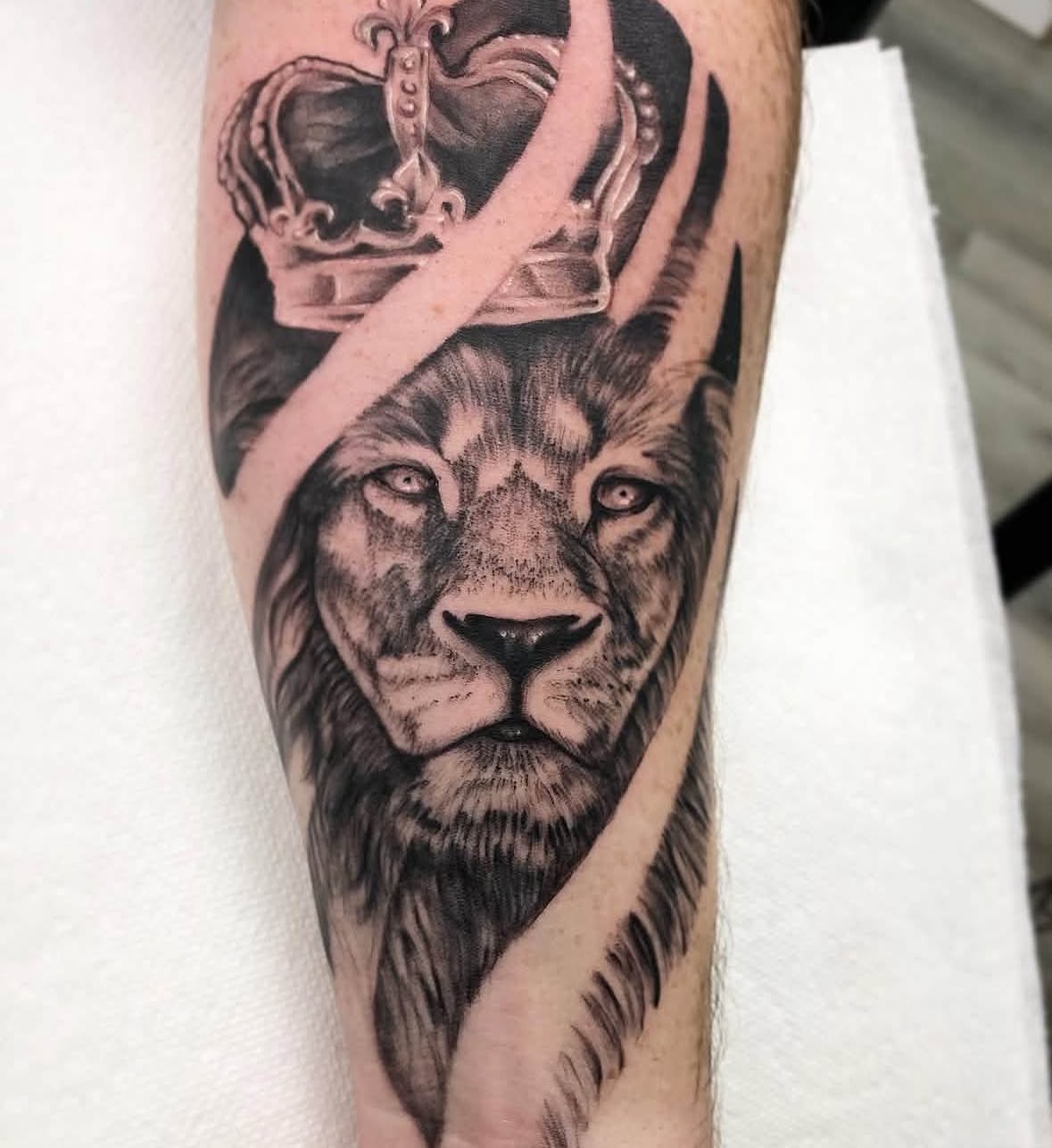 Lion with crown realism tattoo on the forearm by Brandon Harrison, Kansas City, Missouri