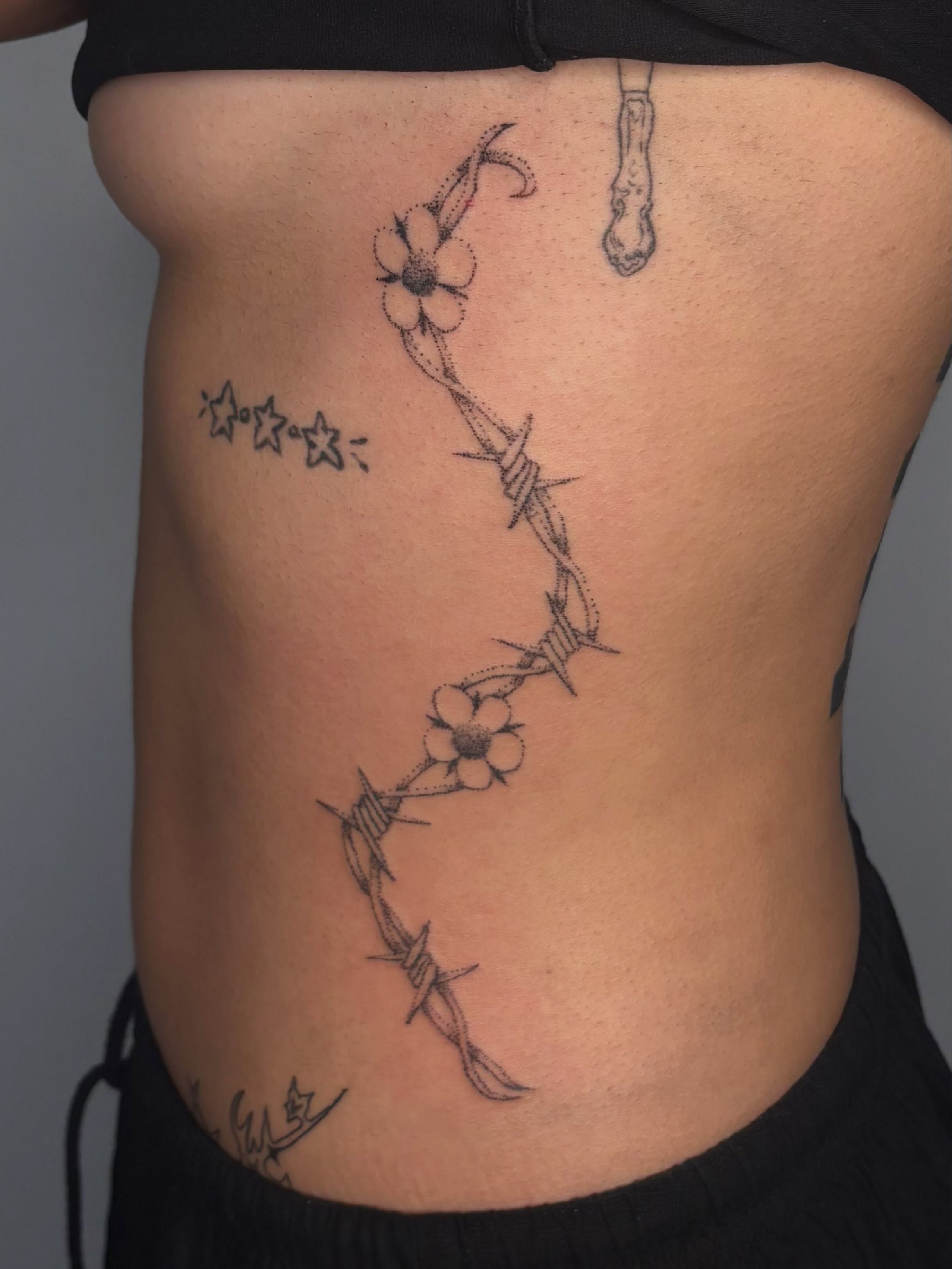 Barbed wire and flowers black and grey tattoo on the ribs by sabrina ✿ ◔ ں ◔ ✿ san francisco tattoo!