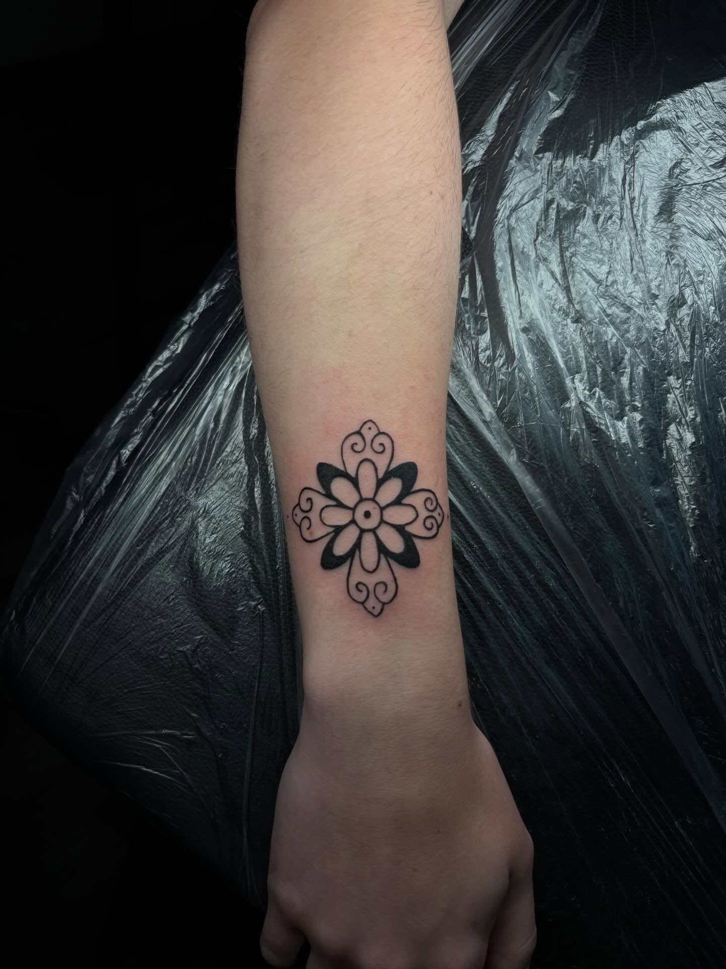 Geometric flower geometric tattoo on the forearm by Pres!