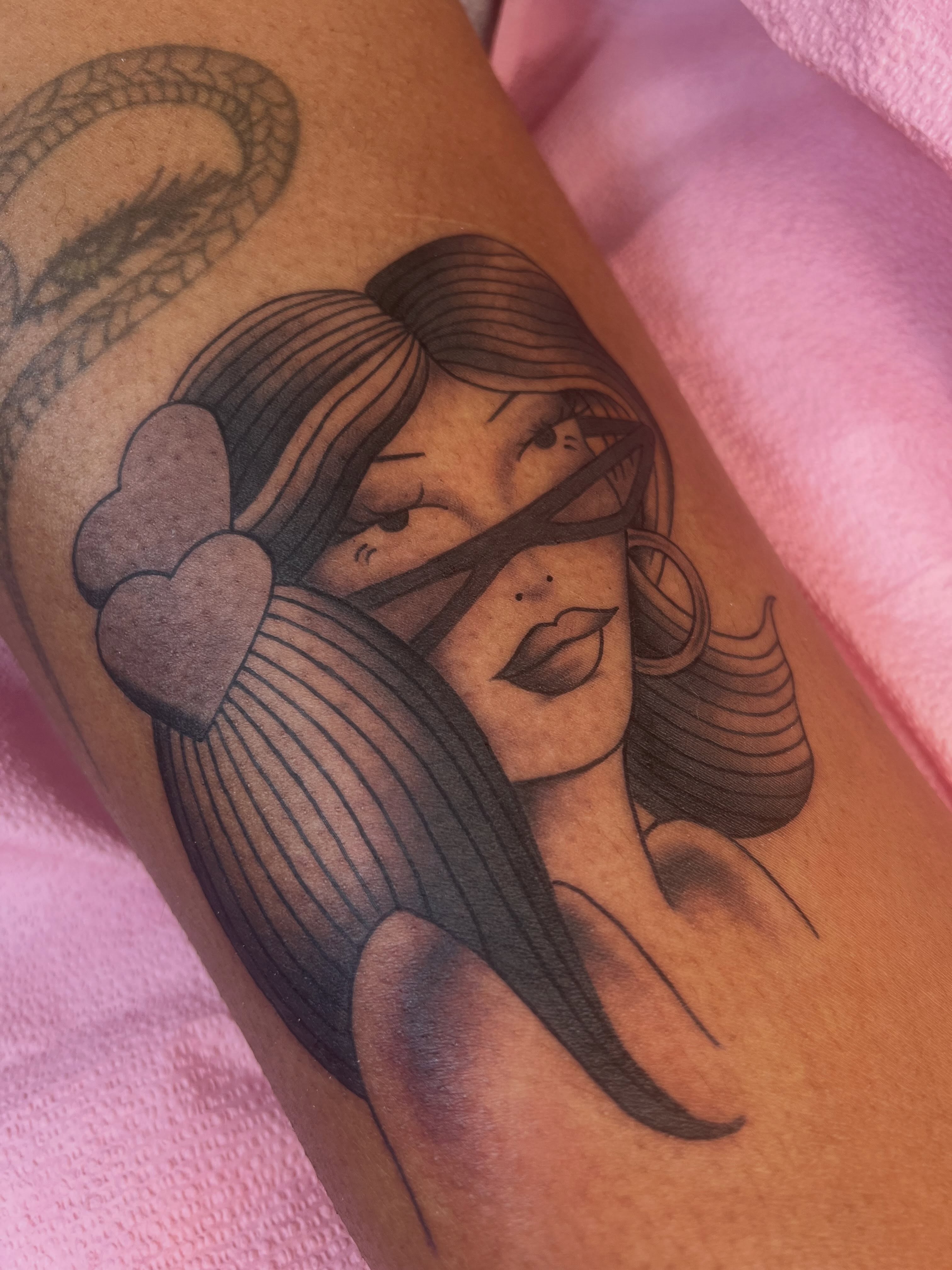 Tattoo by @queenetattoos — black_and_grey