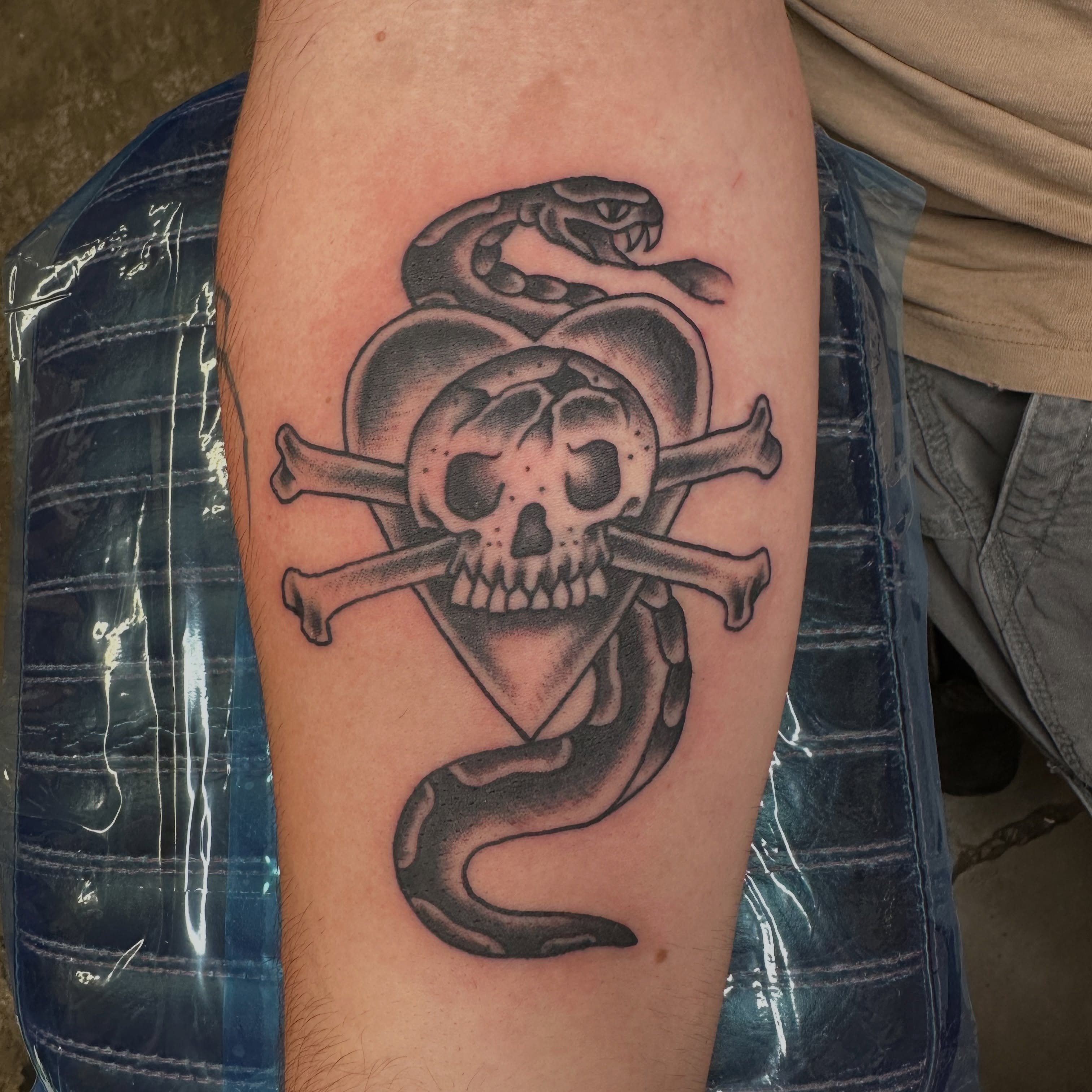 Tattoo by @asmth_ — black_and_grey