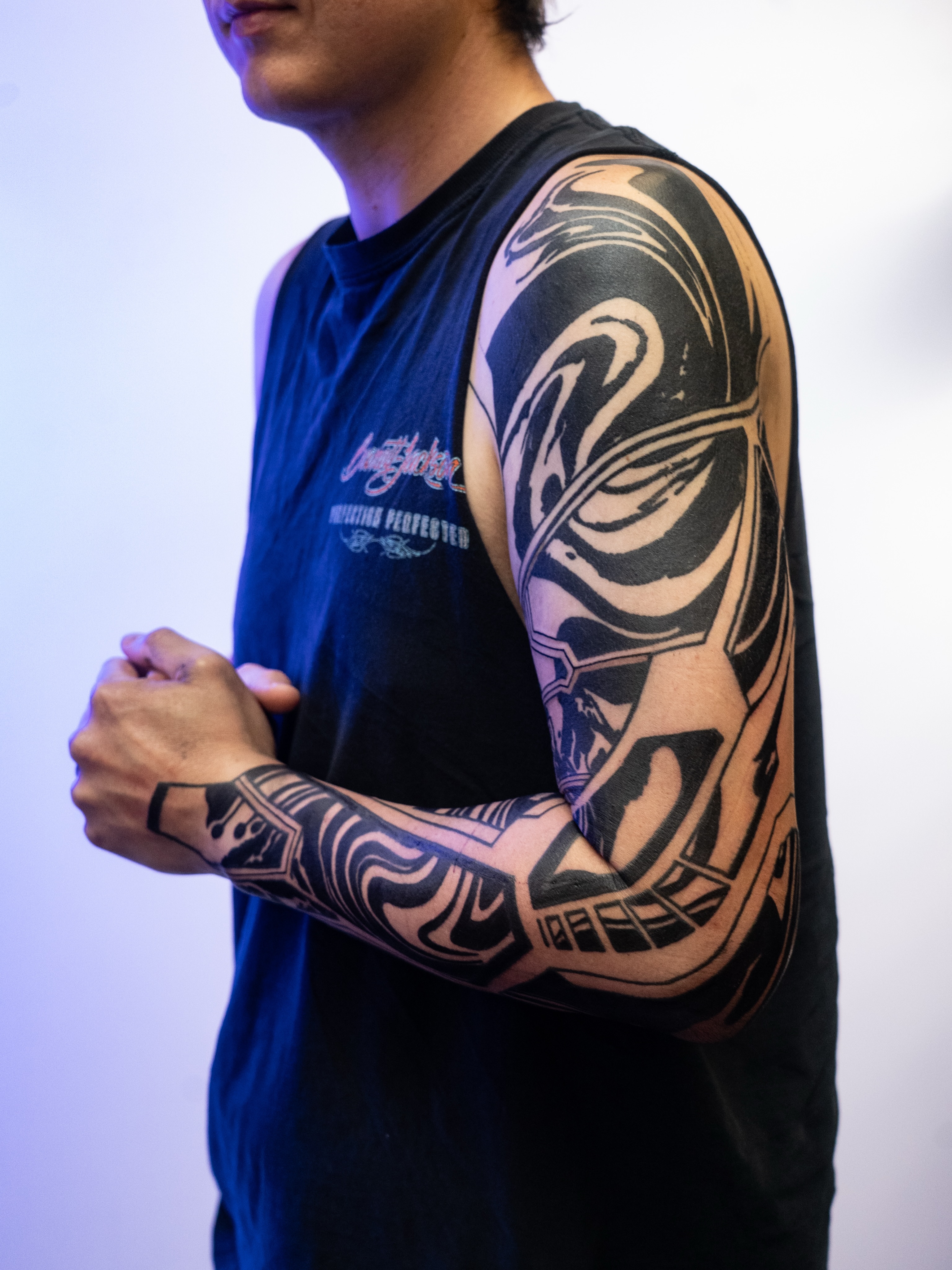 Tribal tribal tattoo on the upper arm by Josaline Green