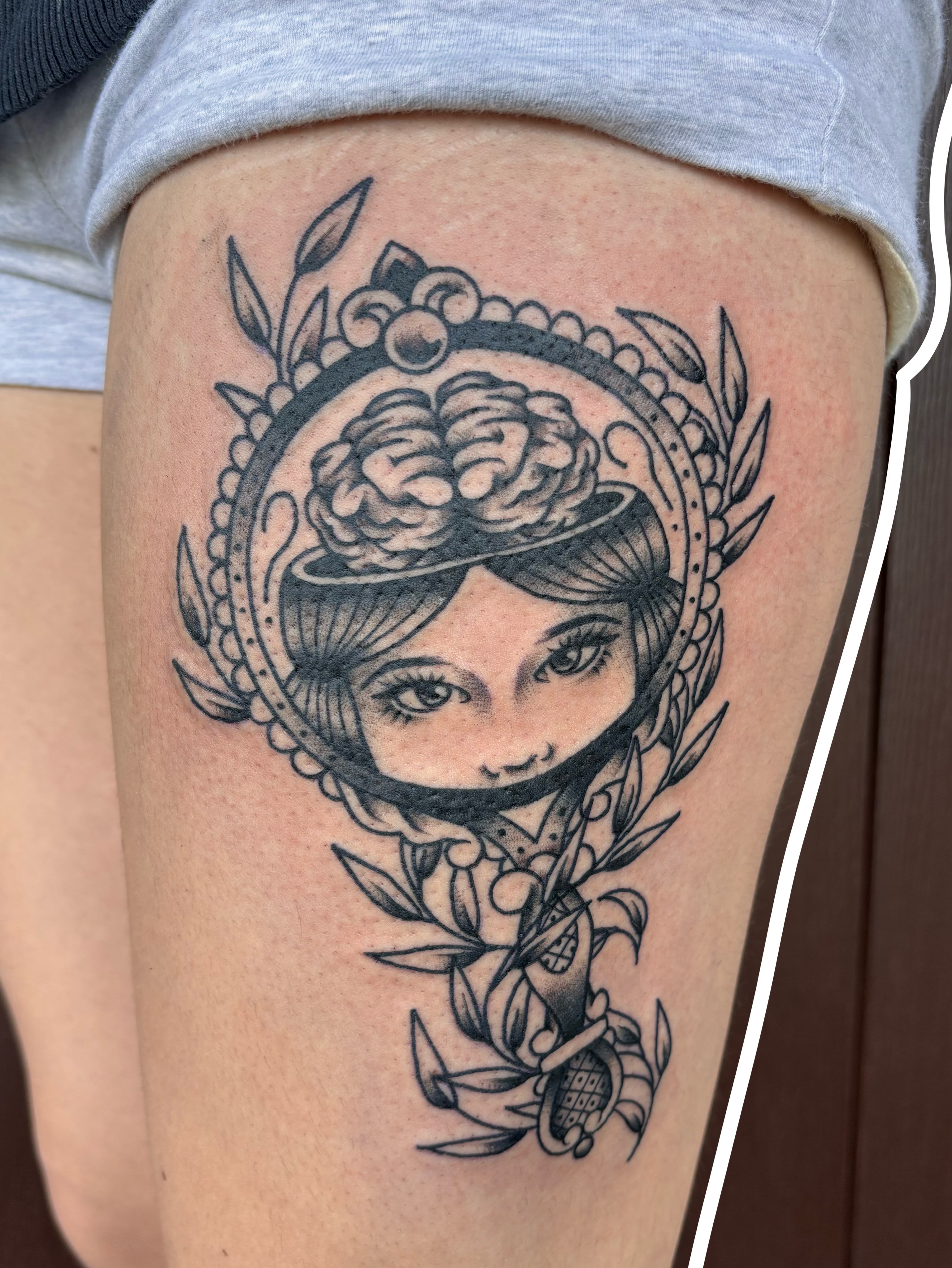 Floral crown illustrative tattoo on the thigh by Emmy Stepien
