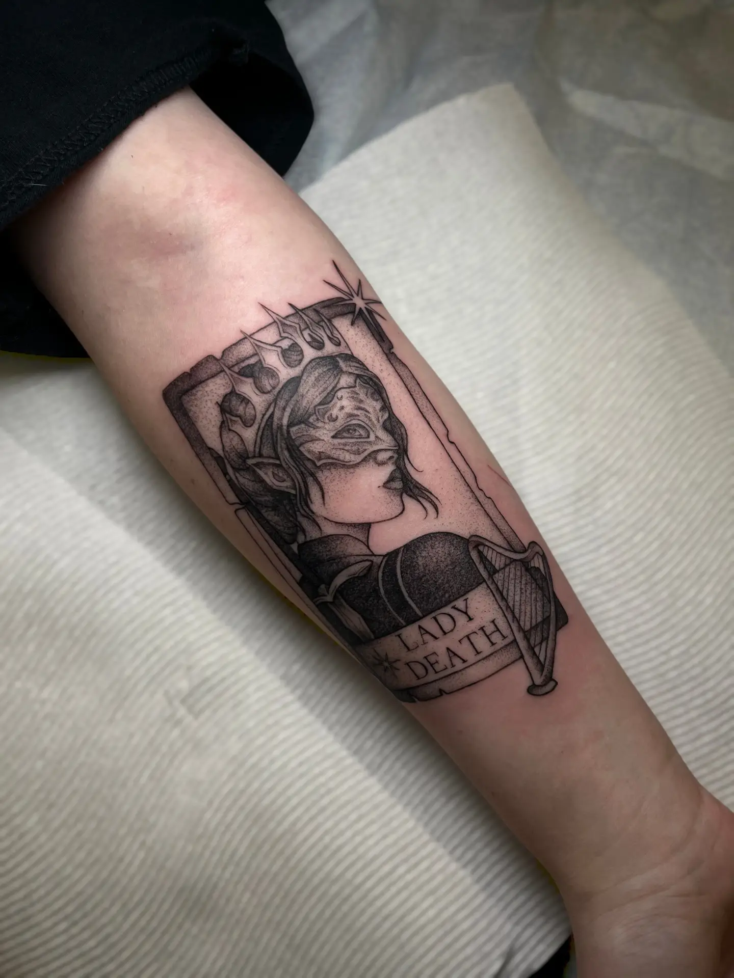 Tattoo by @msbeetattoos β black_and_grey