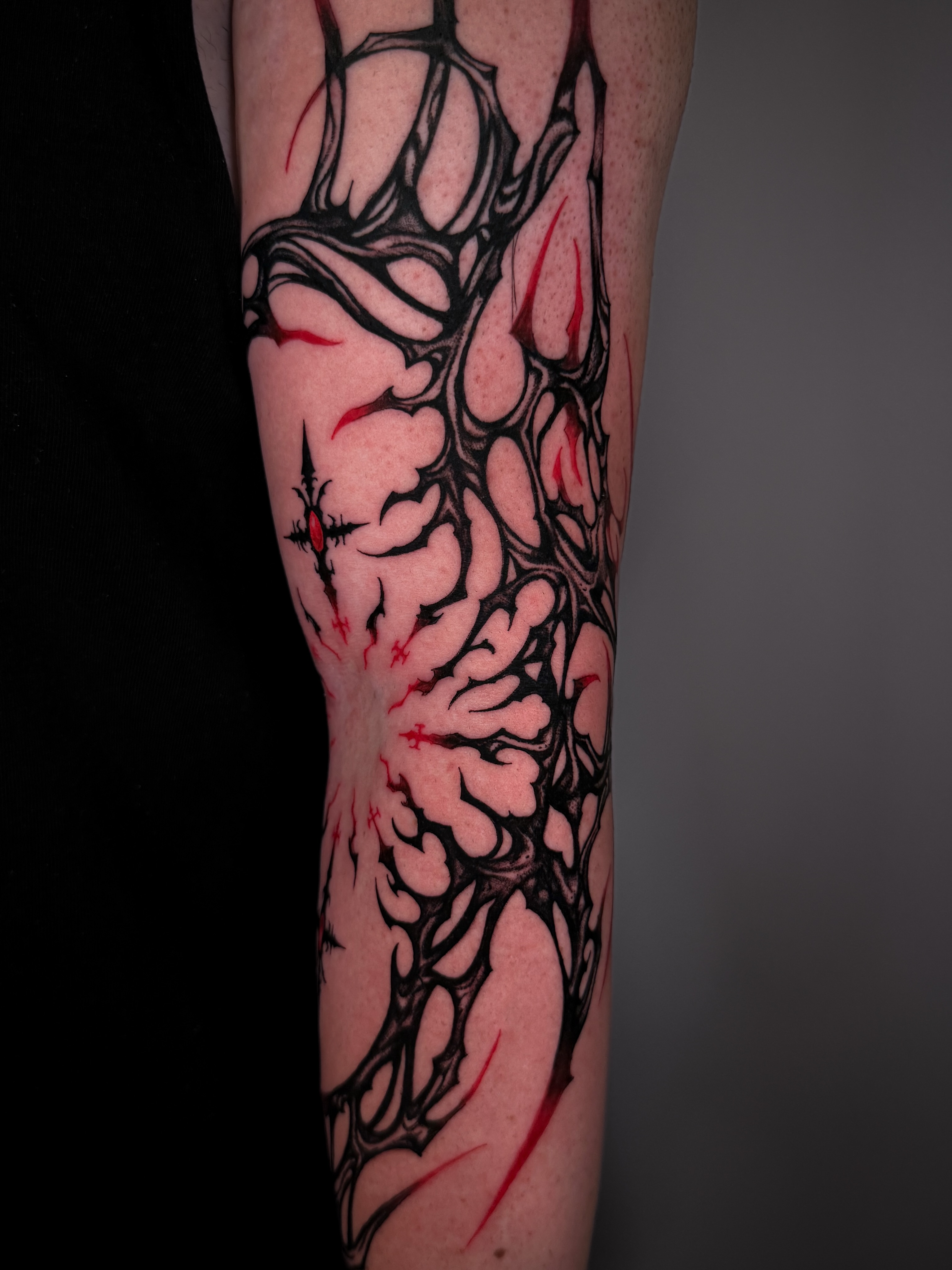 Tattoo by @naviiart โ black_and_grey