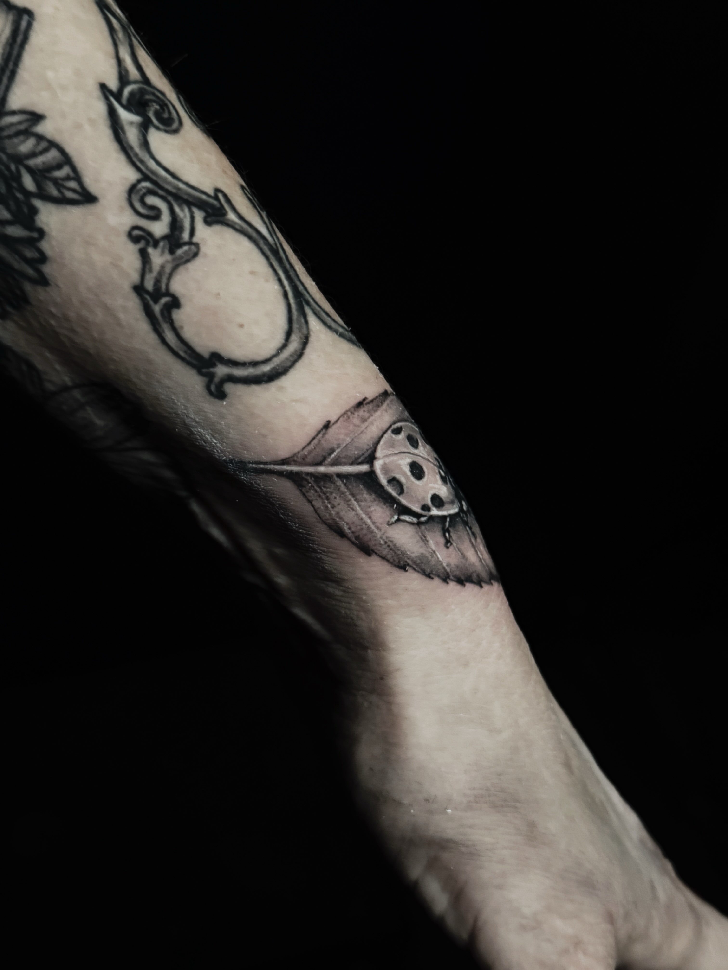Tattoo by @shengguevaratattoos — realism