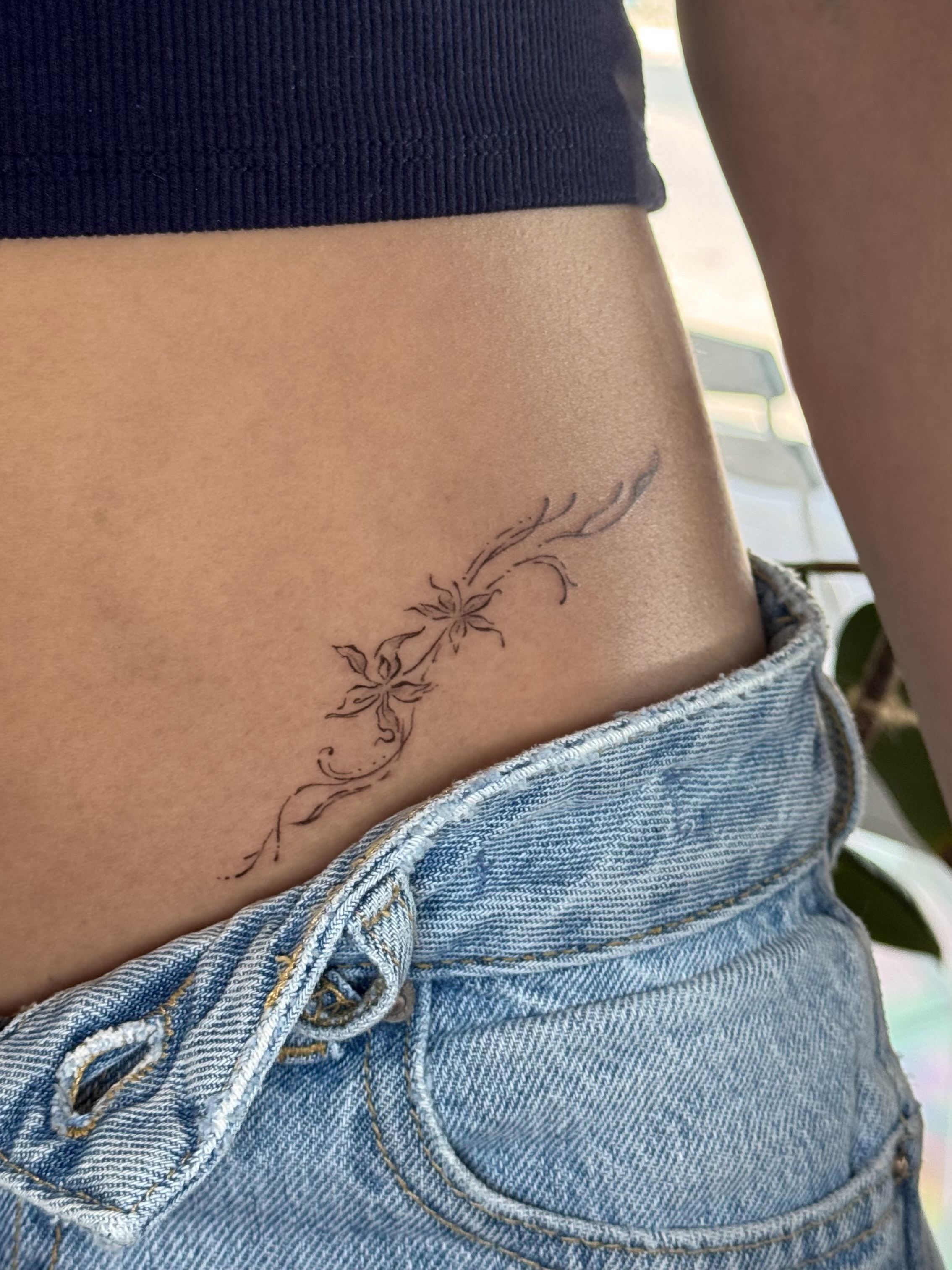 Floral vine fine line tattoo on the ribs by fine line tattoo artist▪️Austin TX