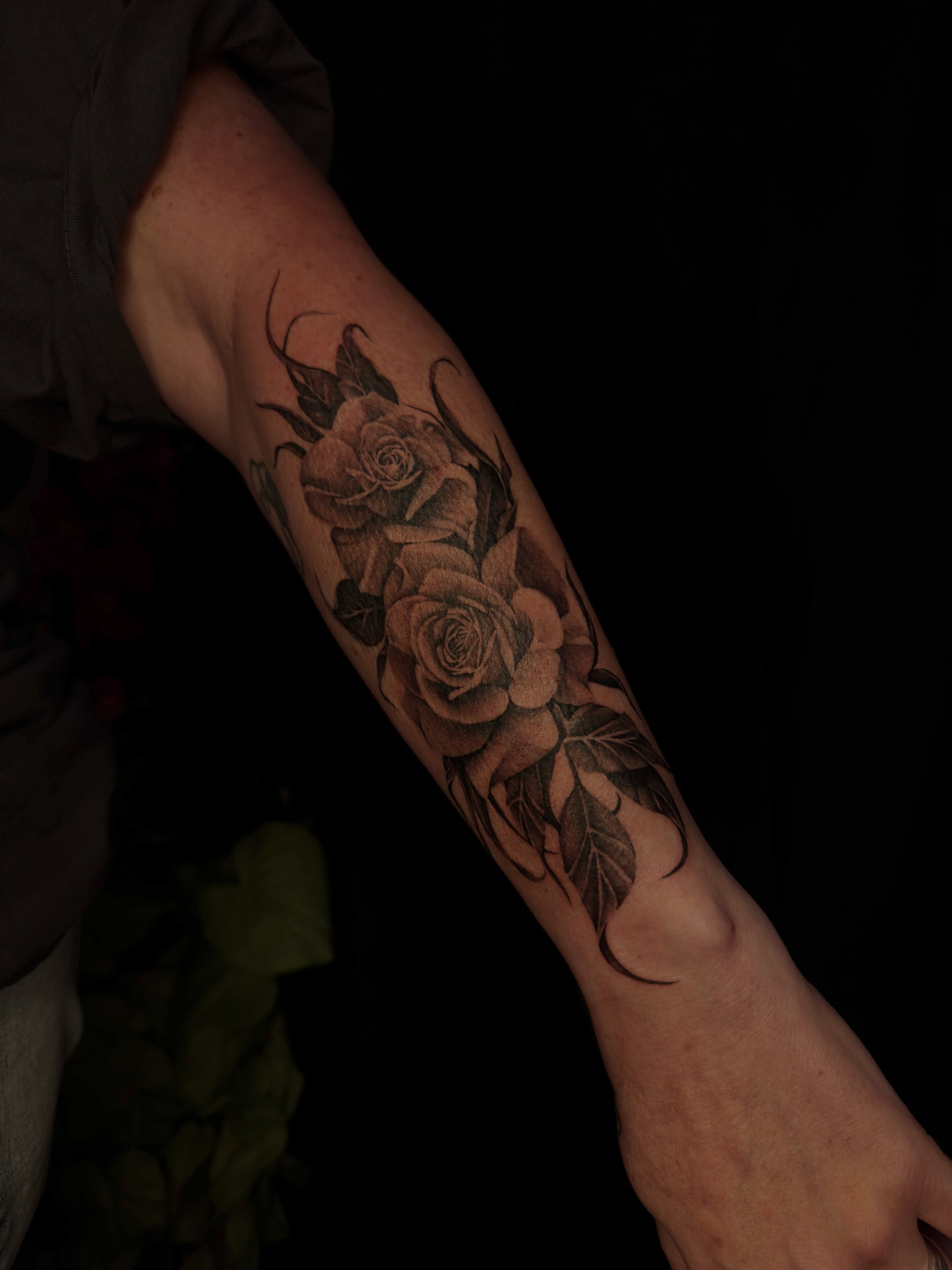 Roses black and grey tattoo on the forearm by 𝙷𝚊𝚒𝚕𝚎𝚢 𝙷𝚊𝚛𝚎𝚗 ✯ 𝙽𝙴 𝙾𝚑𝚒𝚘 𝚃𝚊𝚝𝚝𝚘𝚘 𝙰𝚛𝚝𝚒𝚜𝚝