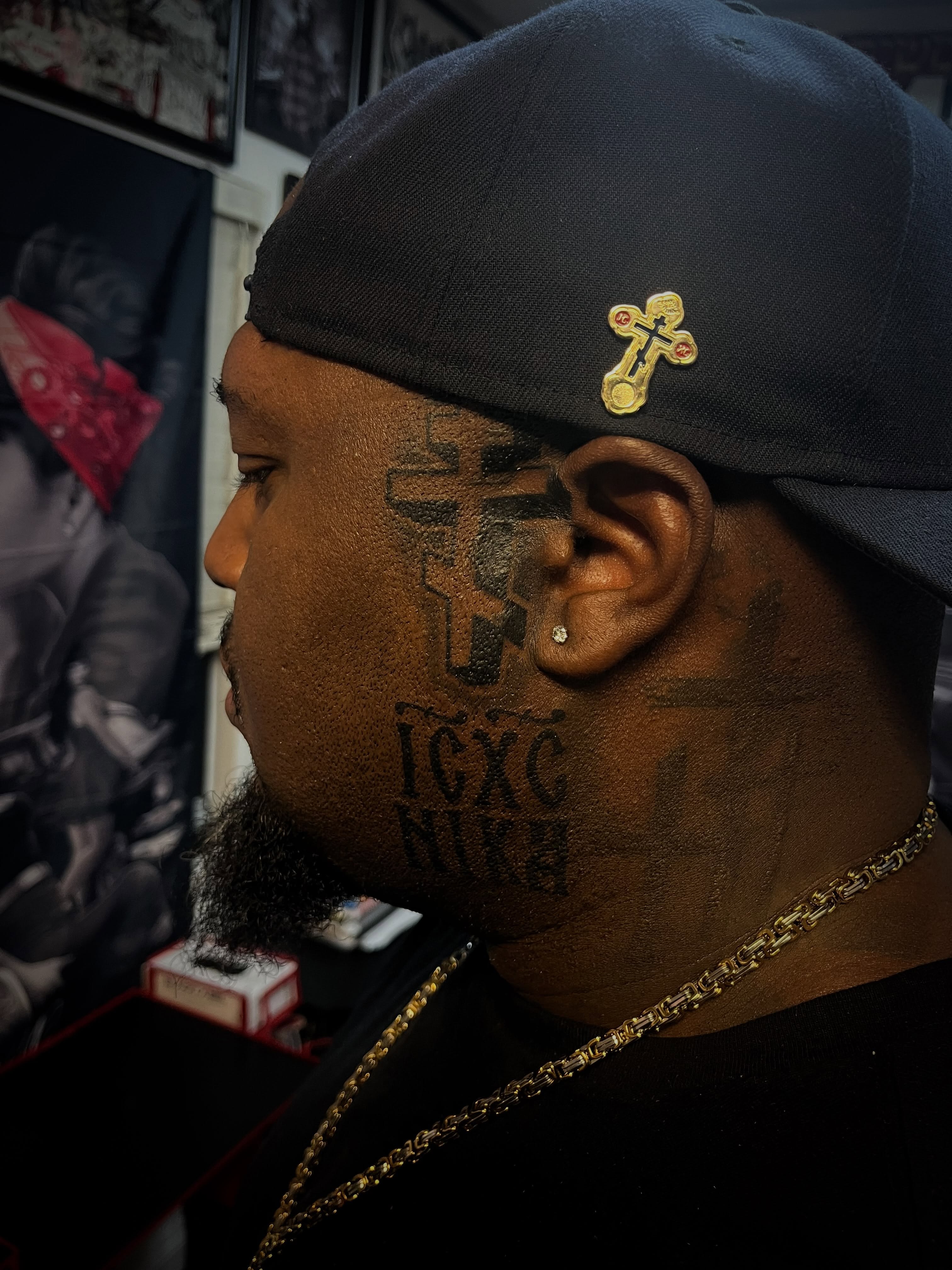 Cross black and grey tattoo on the head by Kwete Tatuajes