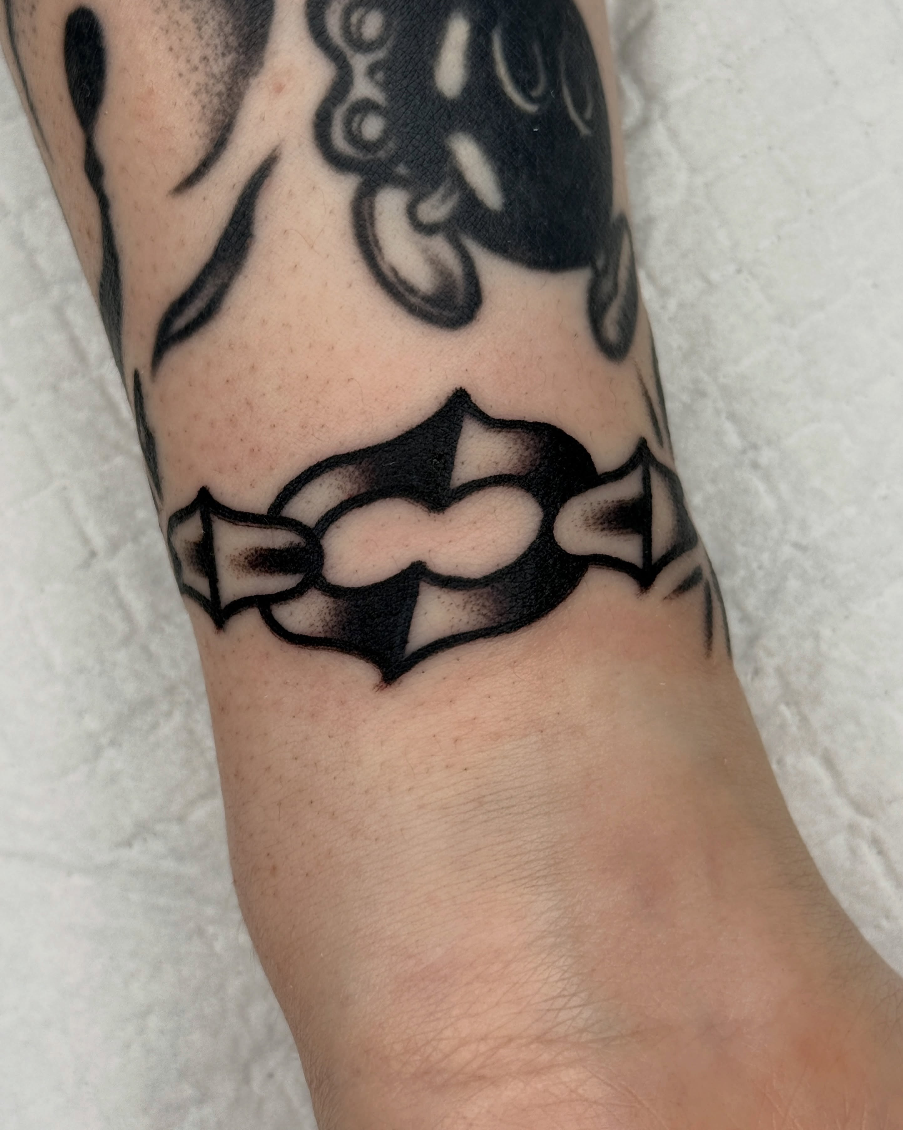 Candy black and grey tattoo on the forearm by 올드스쿨타투 블랙스쿨타투 부천타투 알로