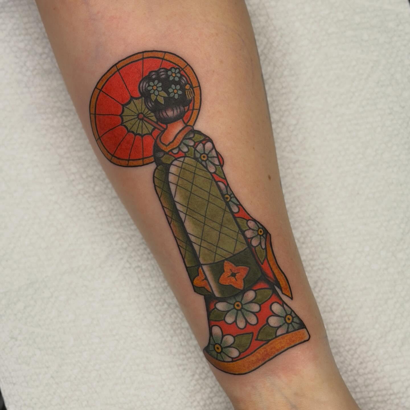 Geisha japanese irezumi tattoo on the forearm by Jenna Szerszen-Wynn ๐