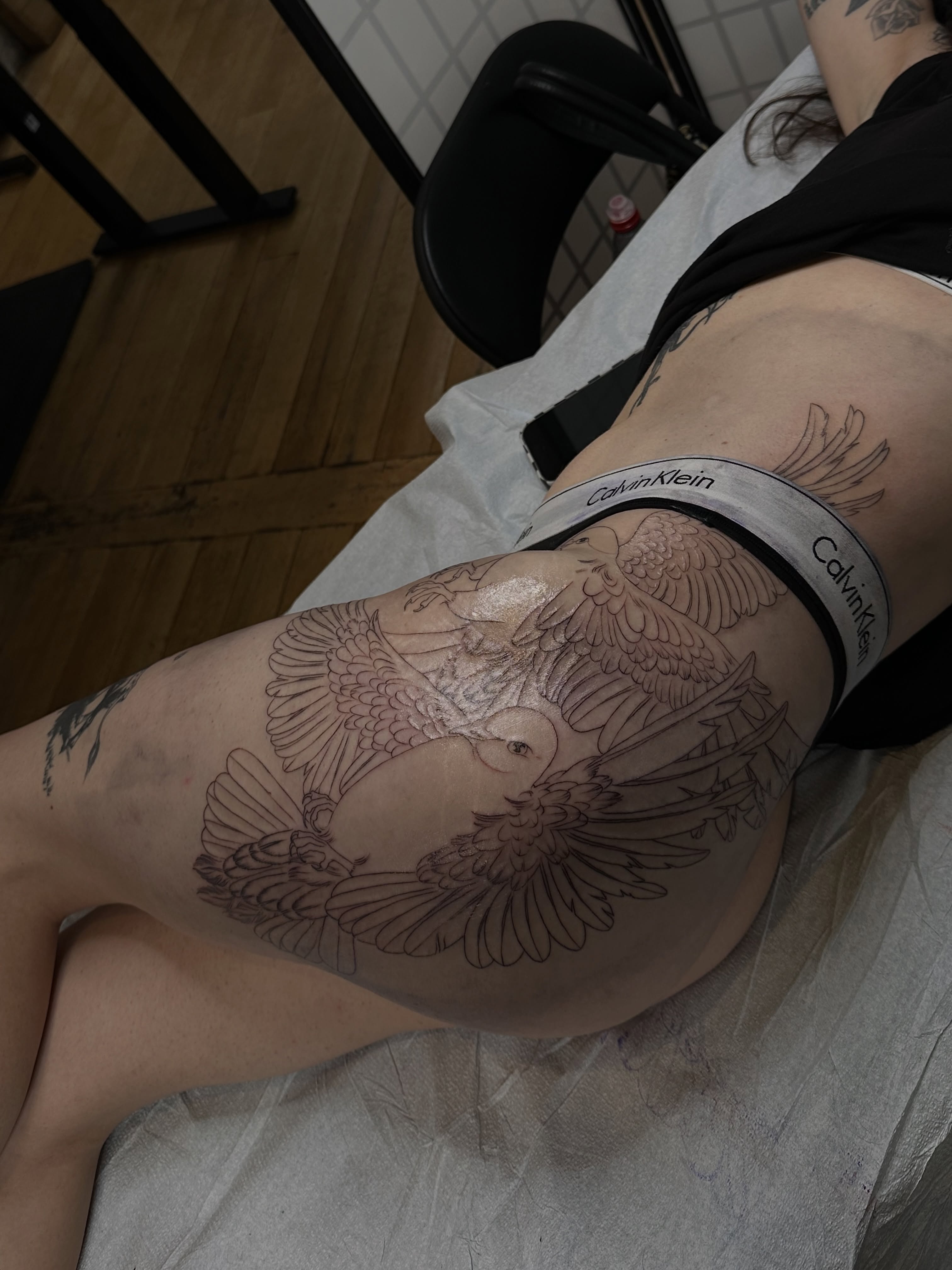 Birds black and grey tattoo on the thigh by Адріянна Стабс 🇺🇦, New York, New York